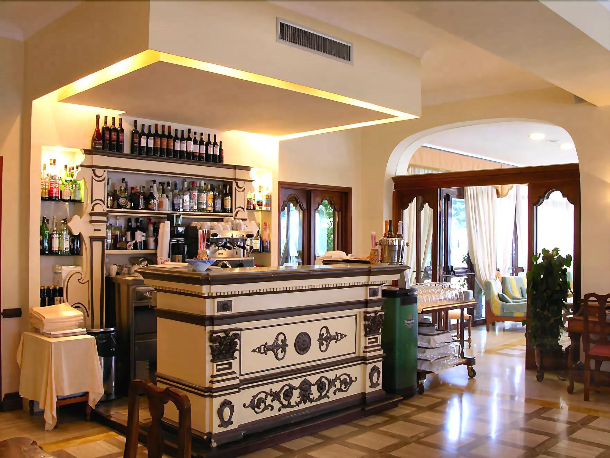 Bar/Salón Grand Hotel Hermitage & Villa Romita