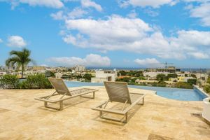 Renta Vacacional - Walk to Beach & 5th Ave! Chic Studio w/ Patio