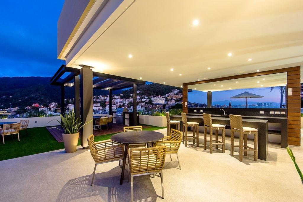 Bar/Salón Mountain Views Rooftop Pool Condo