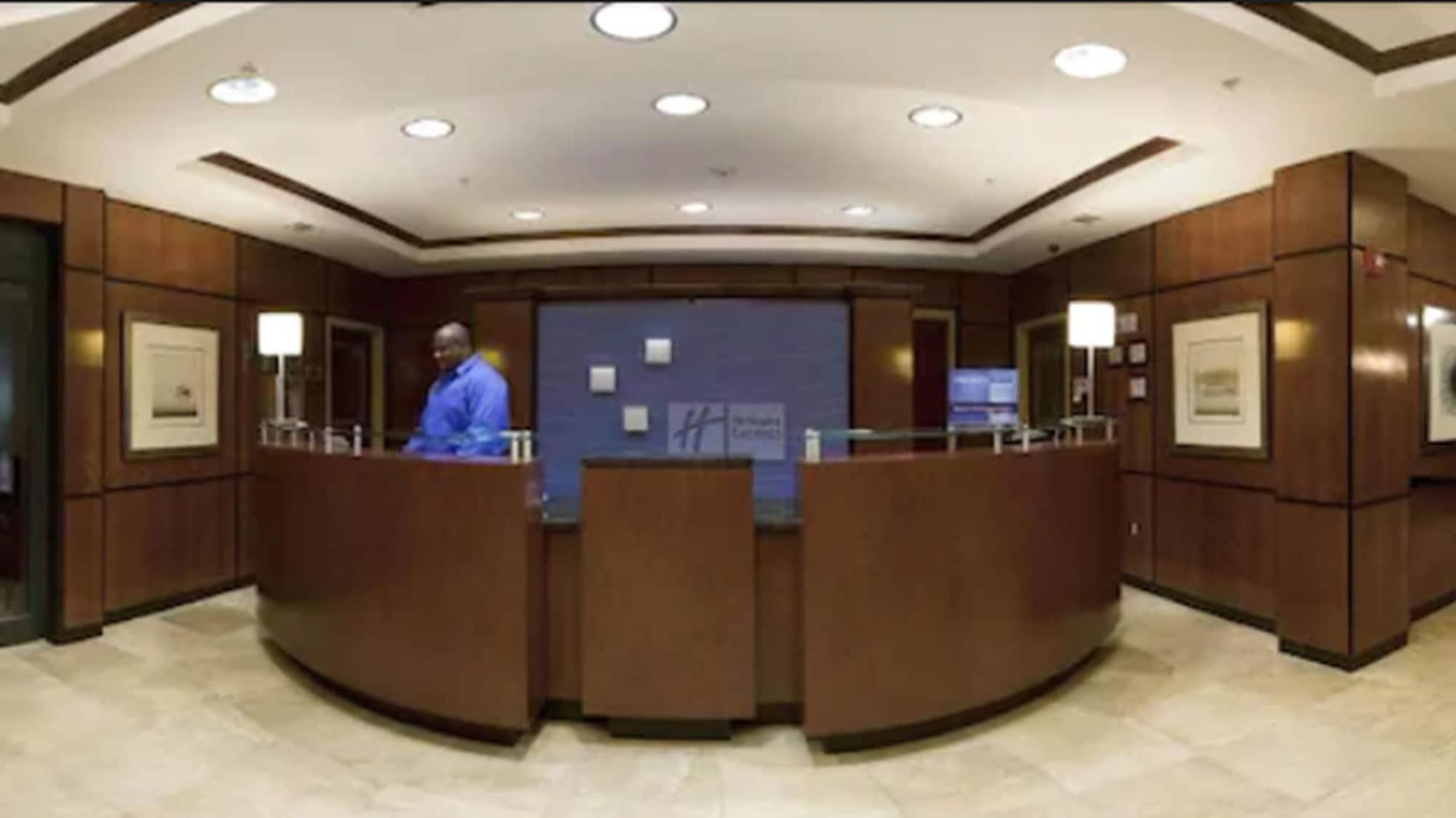Vista Lobby Holiday Inn Express Hotel & Suites Macon-West by IHG