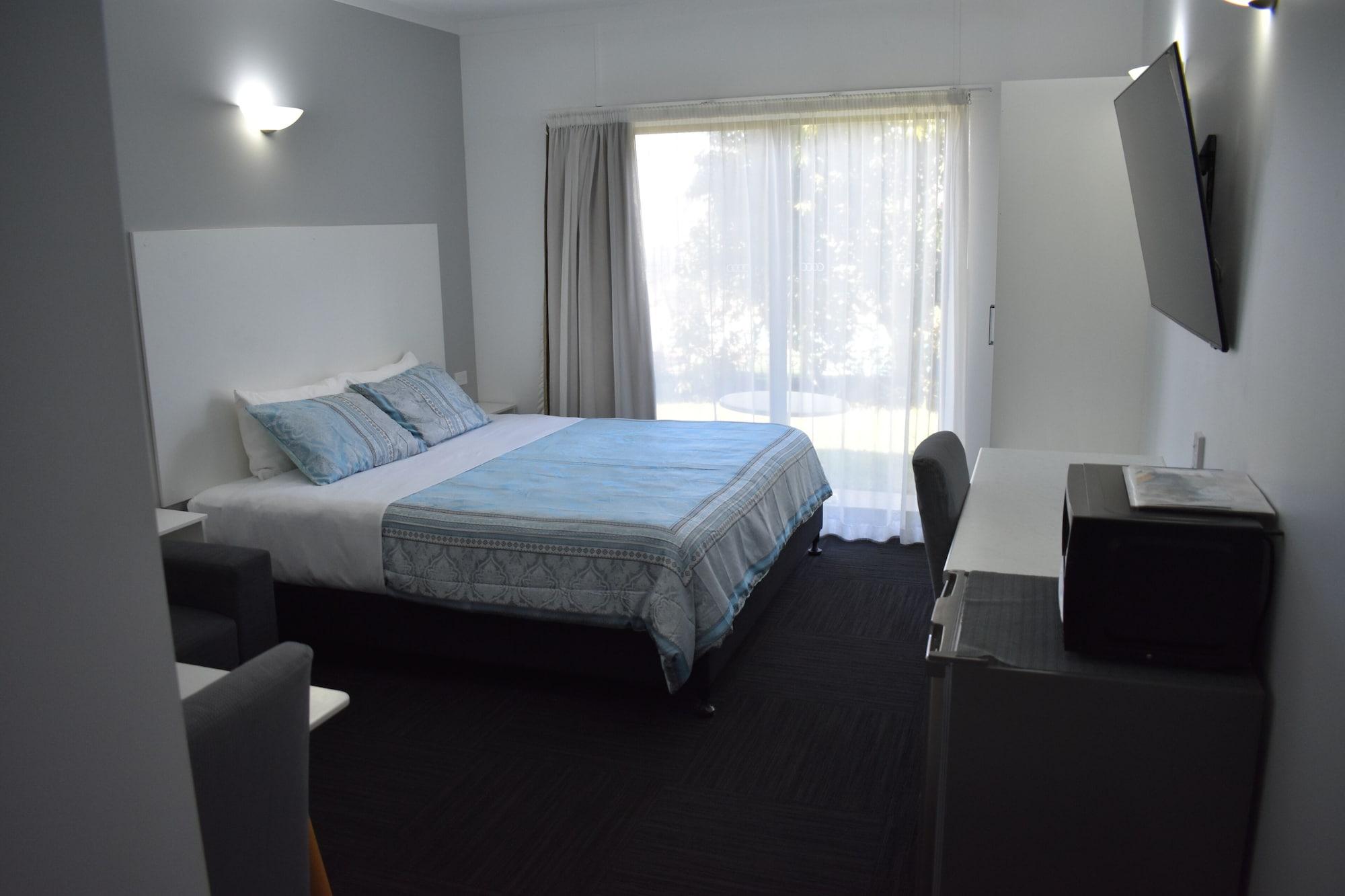 Varios Riviana Motel
