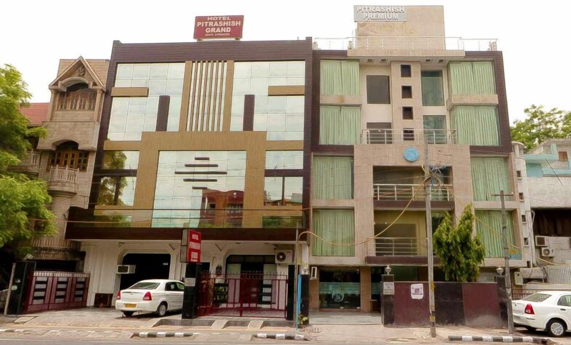 Varios Hotel Pitrashish Premium