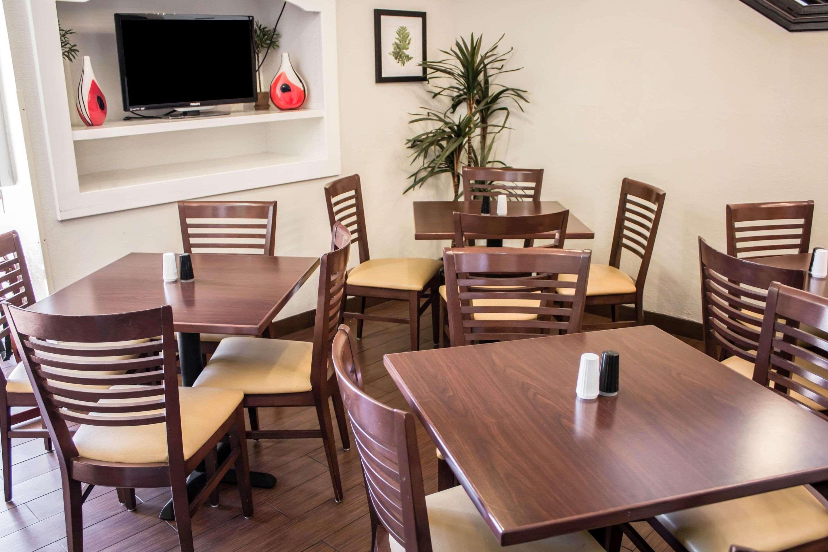 Vista Lobby Sleep Inn Savannah Gateway I-95