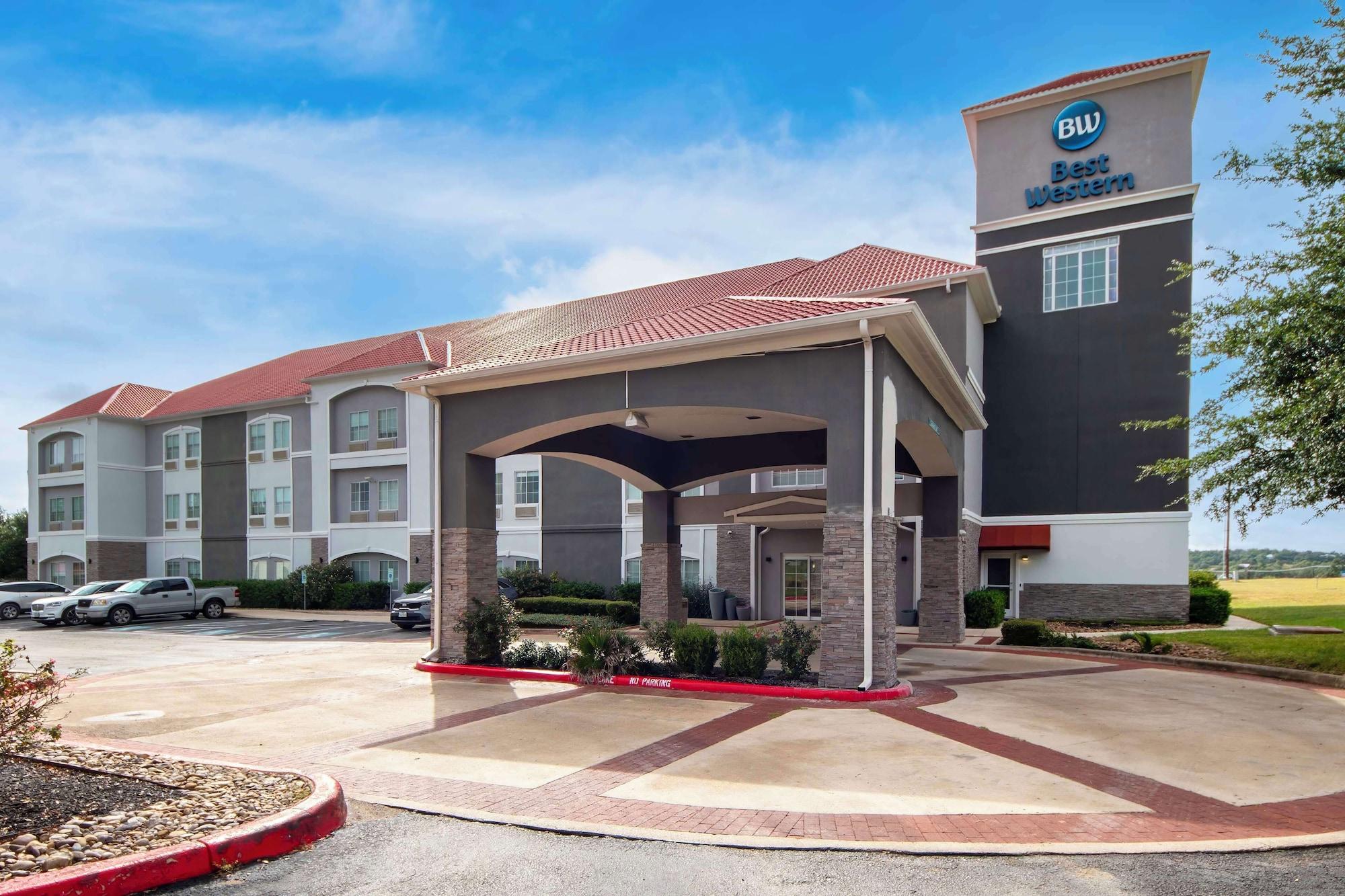 Vista Exterior Best Western Boerne Inn & Suites