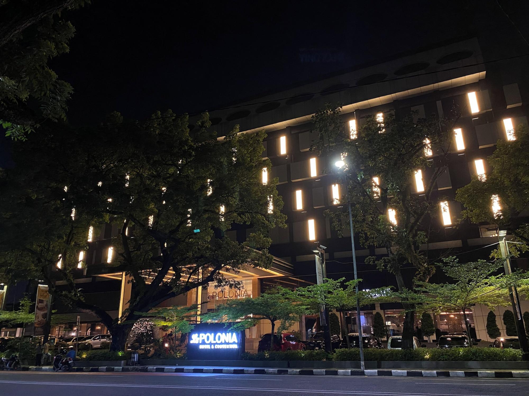 Vista Exterior Le Polonia Hotel & Convention Medan