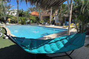 Alquiler Vacacional - Economic Studio; resort size pool near Palm Beach Marriot