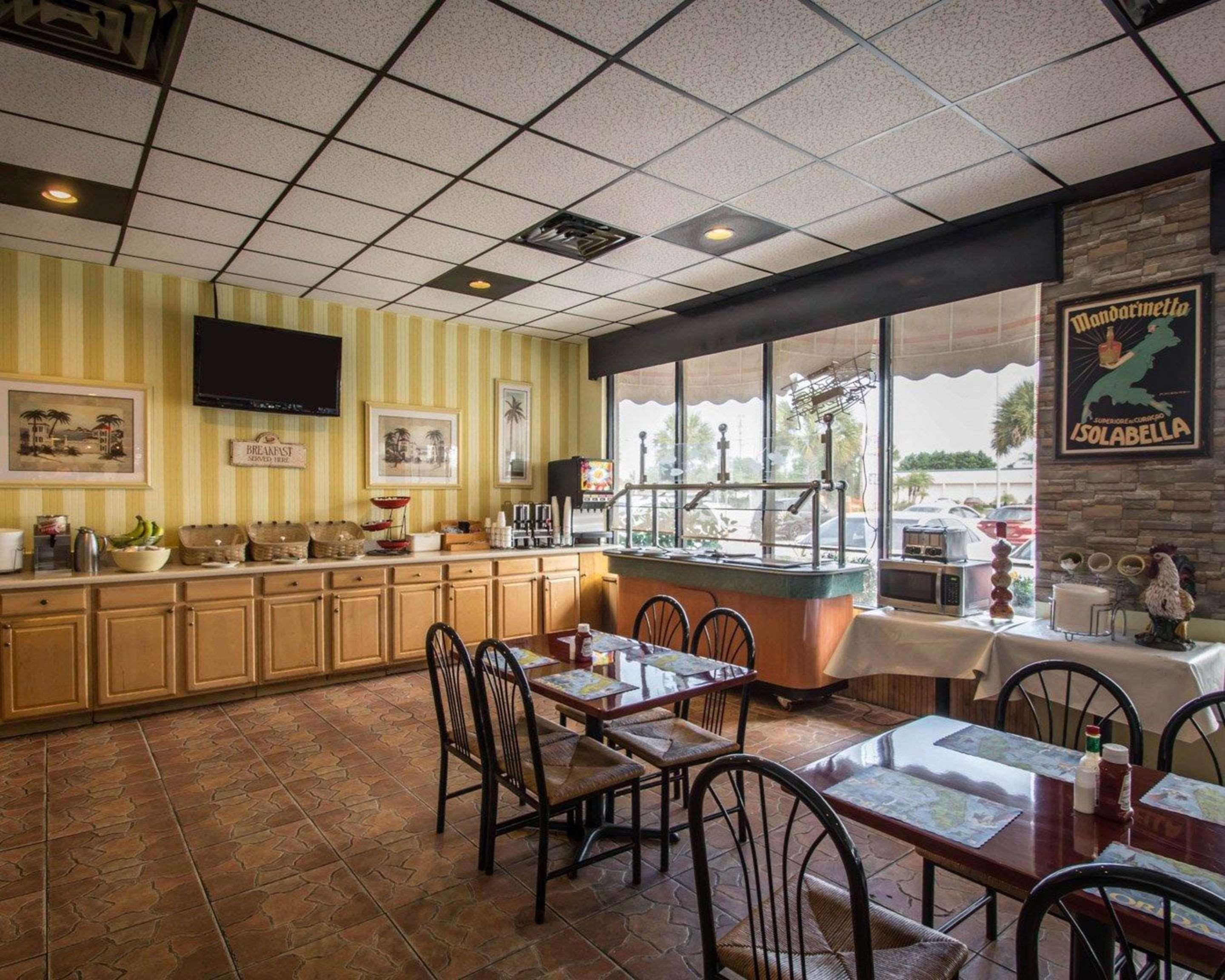 Restaurant Days Inn by Wyndham Stuart