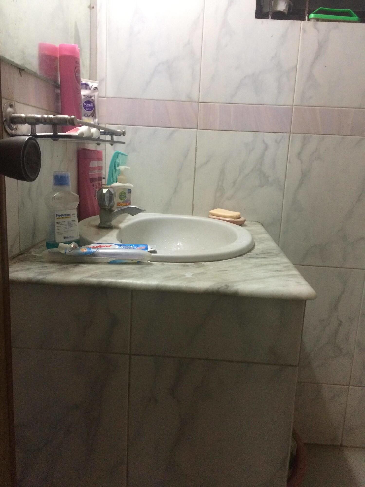 Equipamiento de Habitación Redwan's home