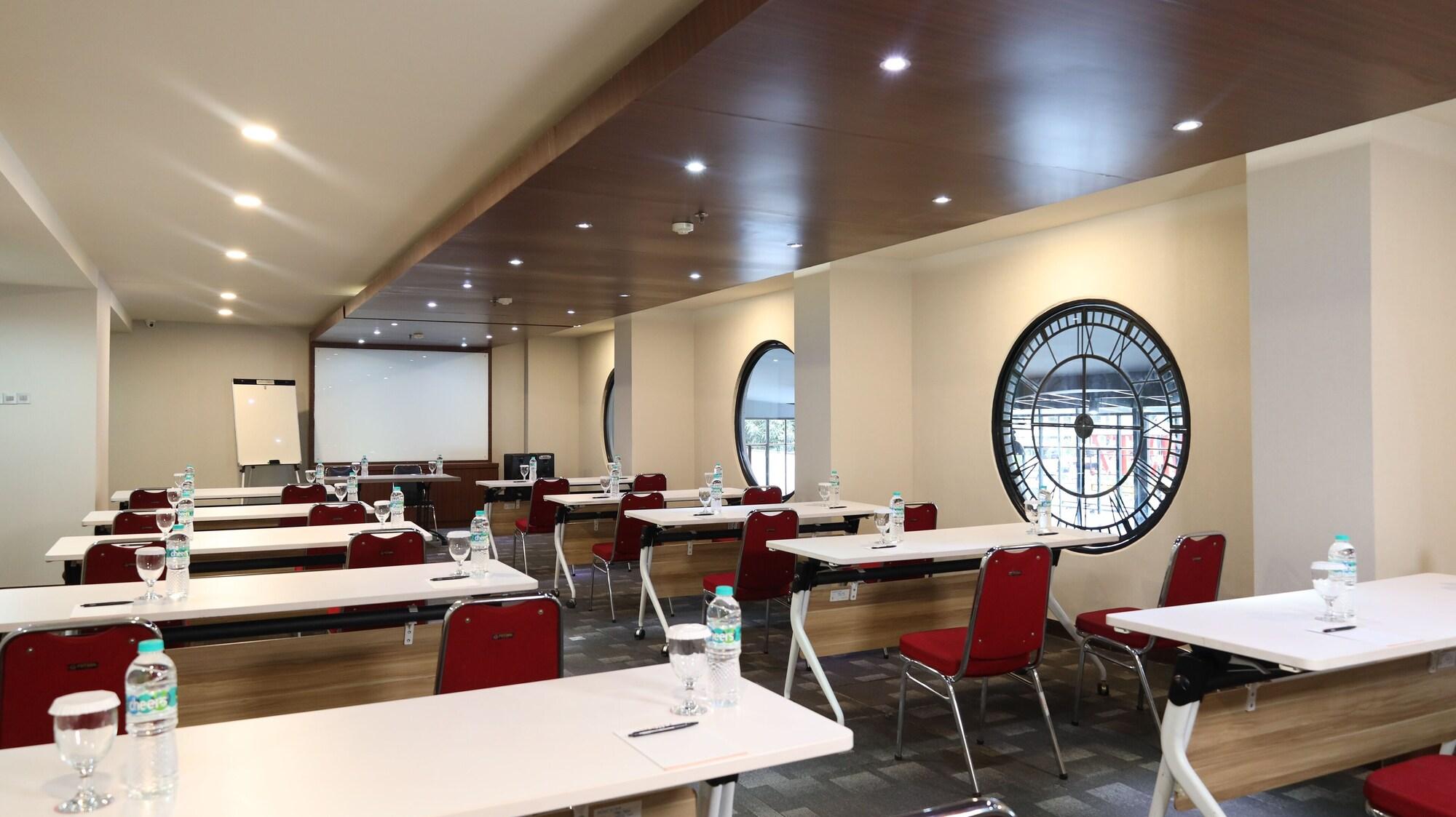 Sala de Reuniones Moritz Hotel Rsab Harapan Kita