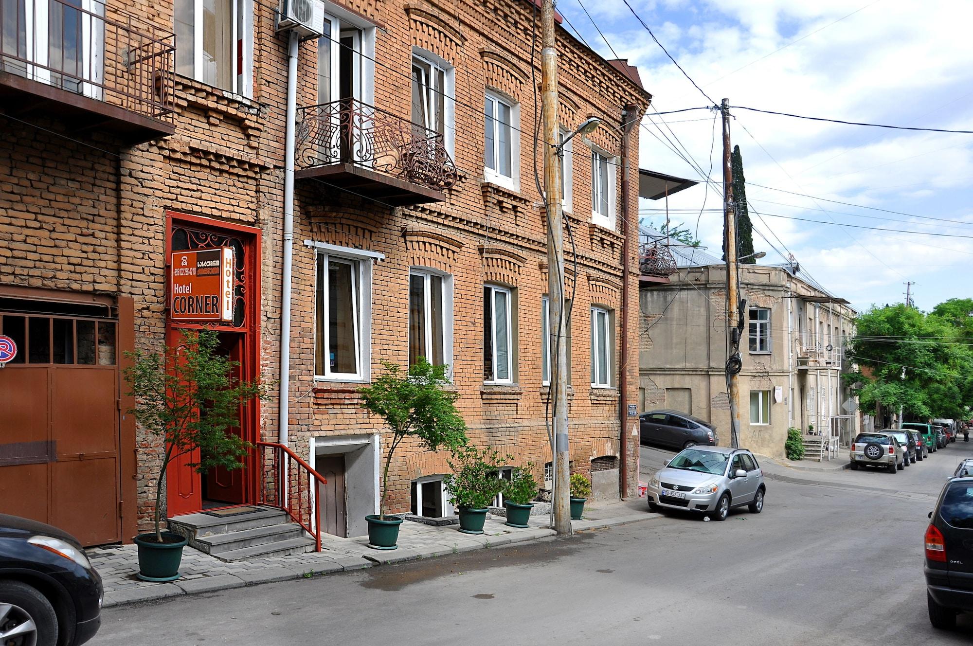 Varios Hotel Corner