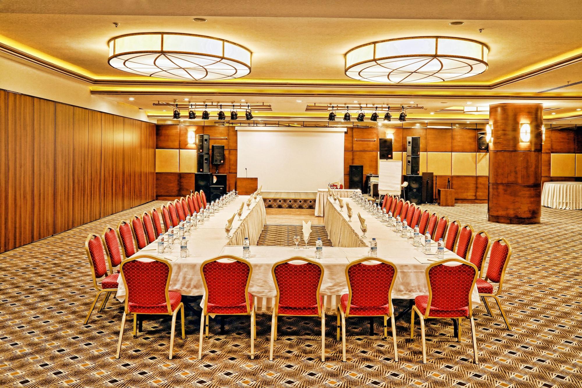 Sala de Reuniones CK Farabi Hotel