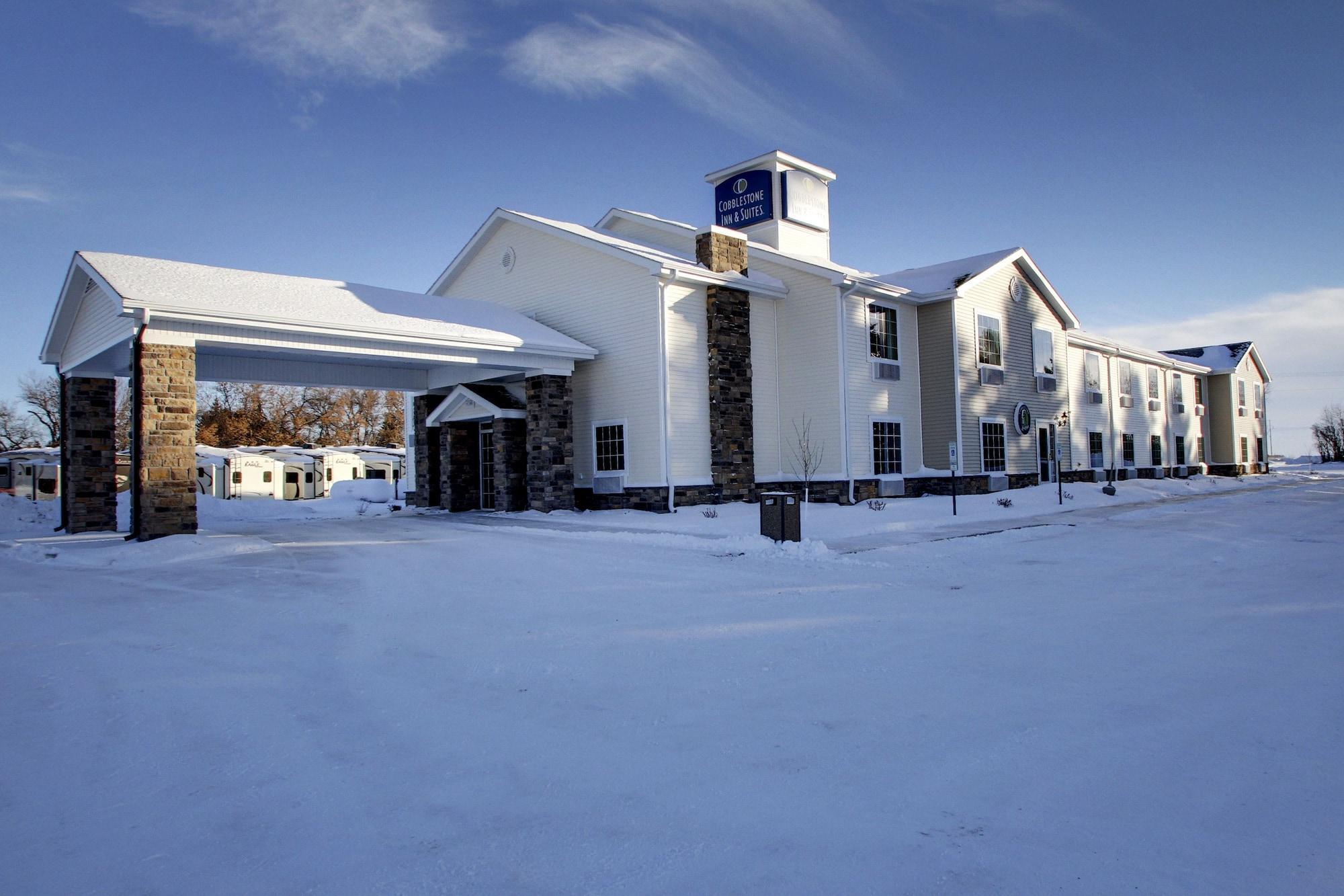 Vista Exterior Cobblestone Inn And Suites Rugby