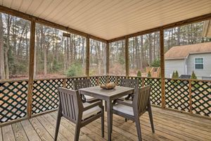 Alquiler Vacacional - Pool Access + Fire Pit: Ocean Pines Retreat!