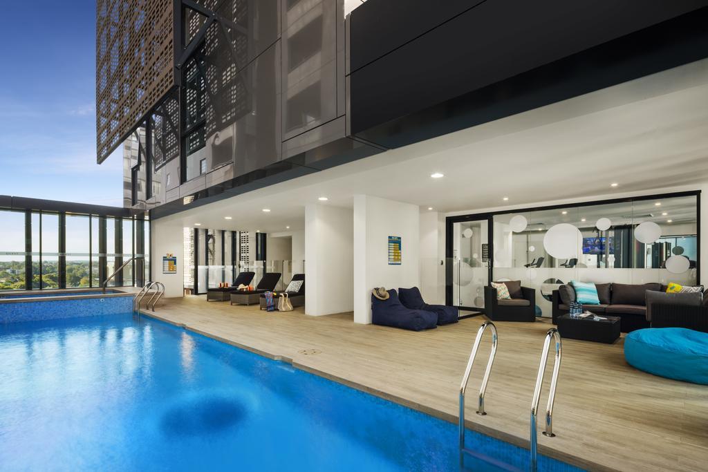 Vista Piscina Quest St Leonards Apartments