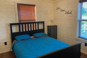 Alquiler Vacacional - Cozy Texas Cabin w/ Deck, Pond and Full kitchen