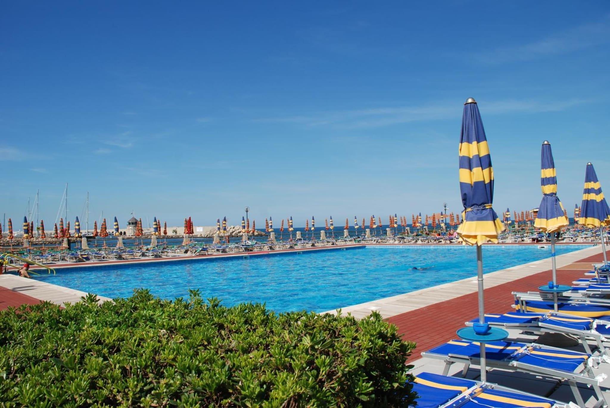 Varios Hotel Baia Del Sole