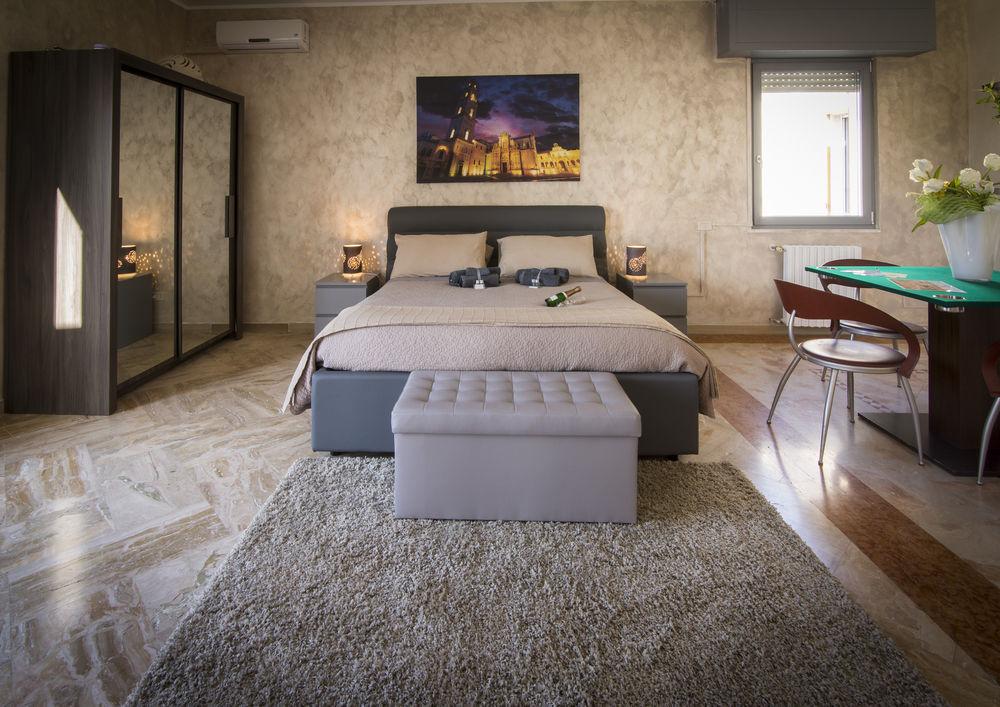 Varios Penthouse Station Luxury Suites & Apts