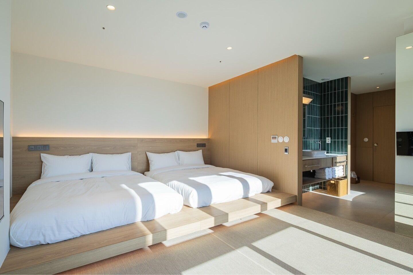 Varios GUDO Collective Gangnam