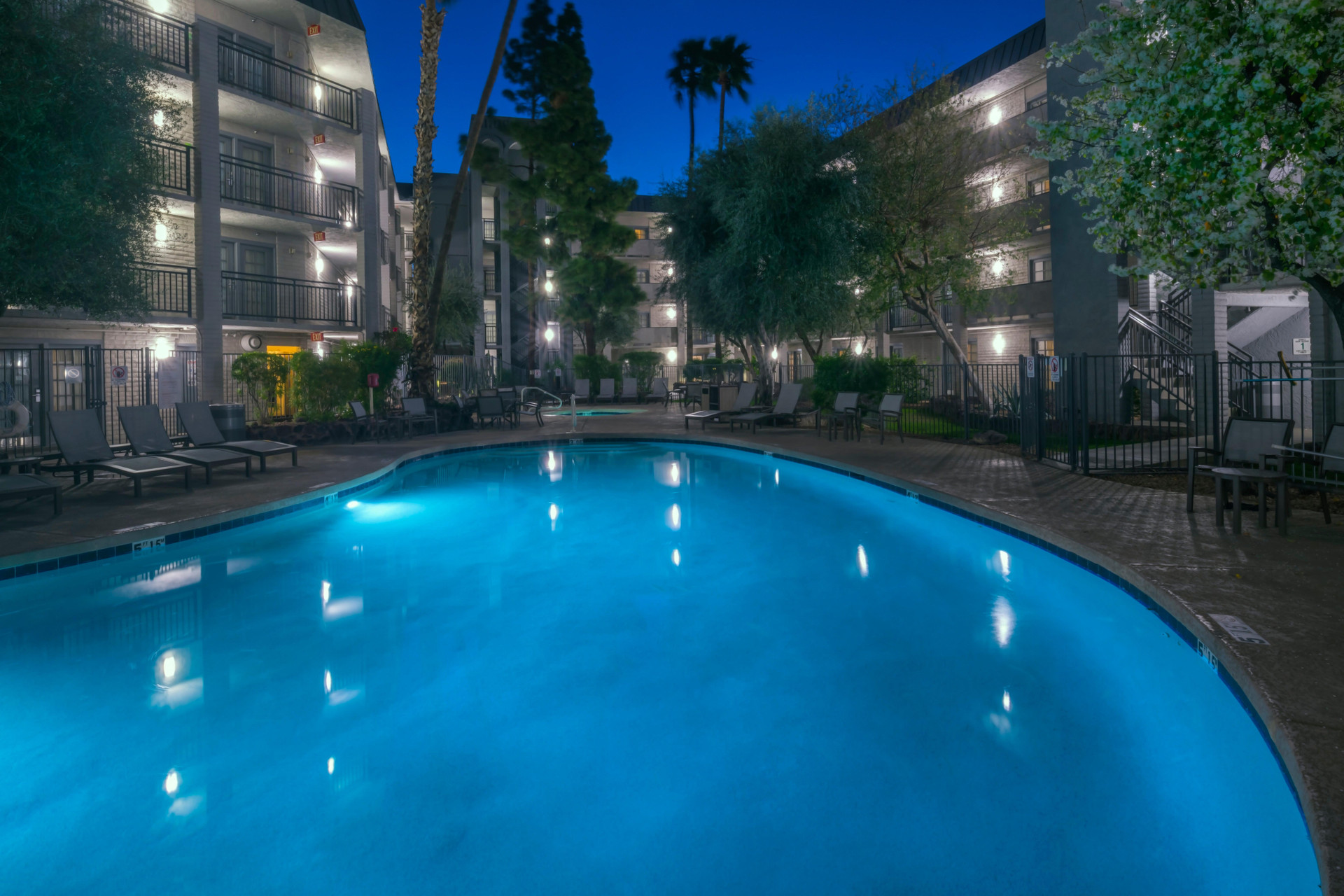 Vista Piscina Holiday Inn & Suites Phoenix Airport North by IHG