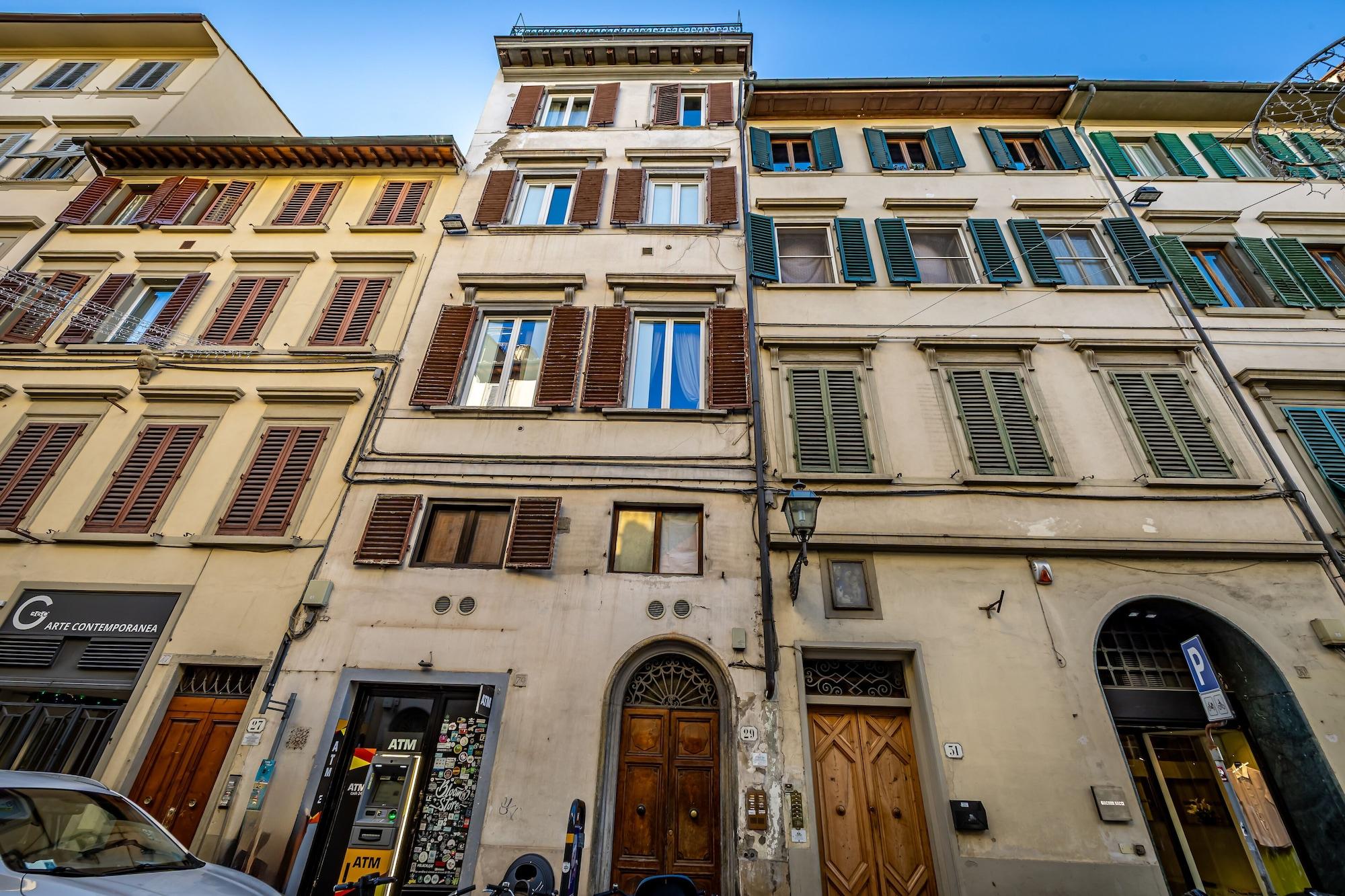 Vista Exterior YiD Four suites Ognissanti