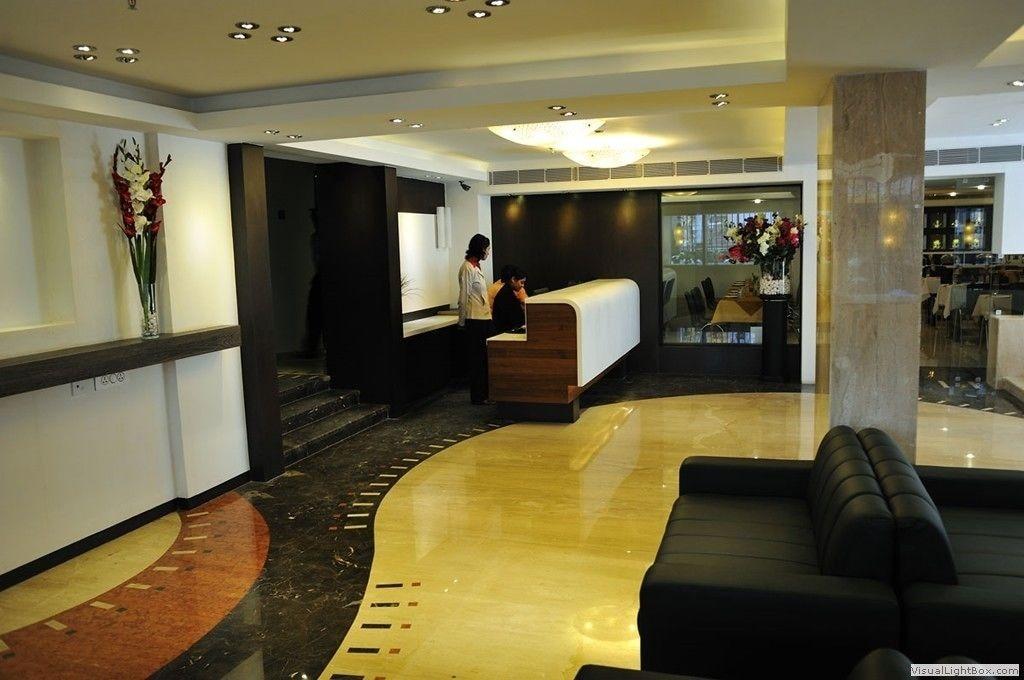 Vista Exterior Hotel Niharika