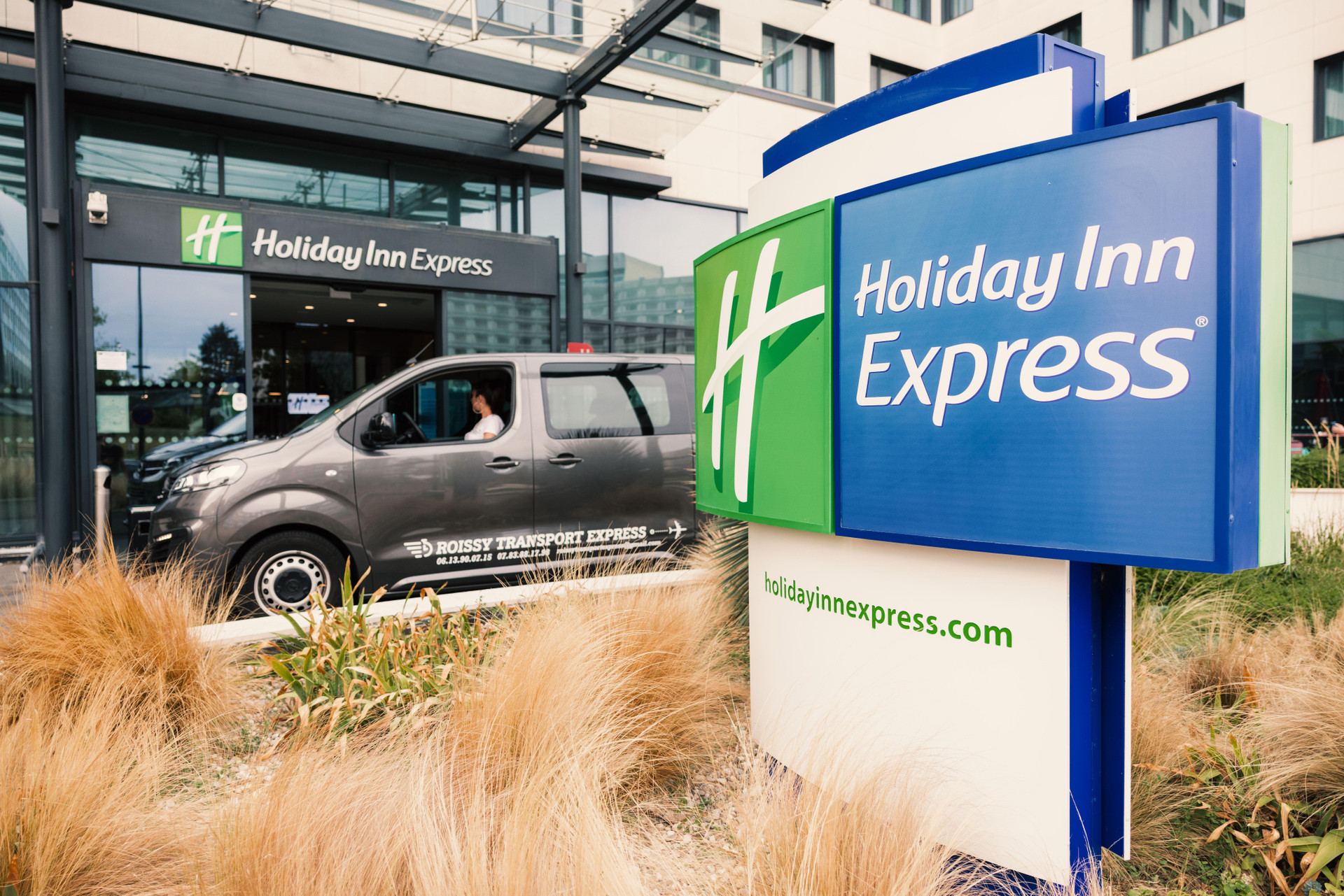 Vista Exterior Holiday Inn Express Paris - CDG Airport by IHG