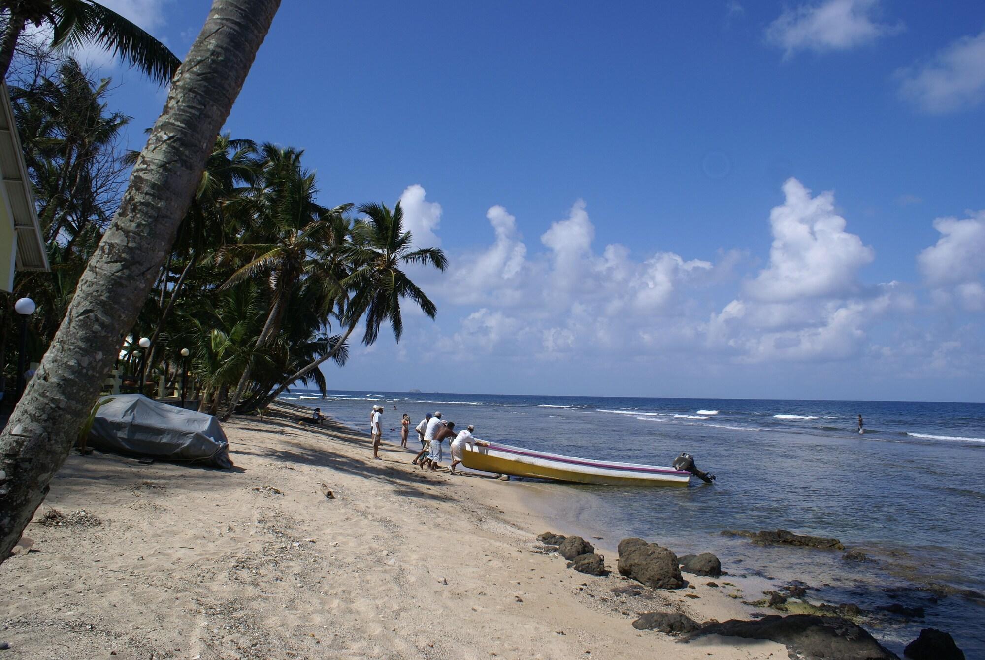 Playa Coconut Grove Lodge