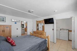 Arriendo temporal - "The Sanctuary" -Custom built Apartment, 1 BR, Covered Deck, Country Setting.