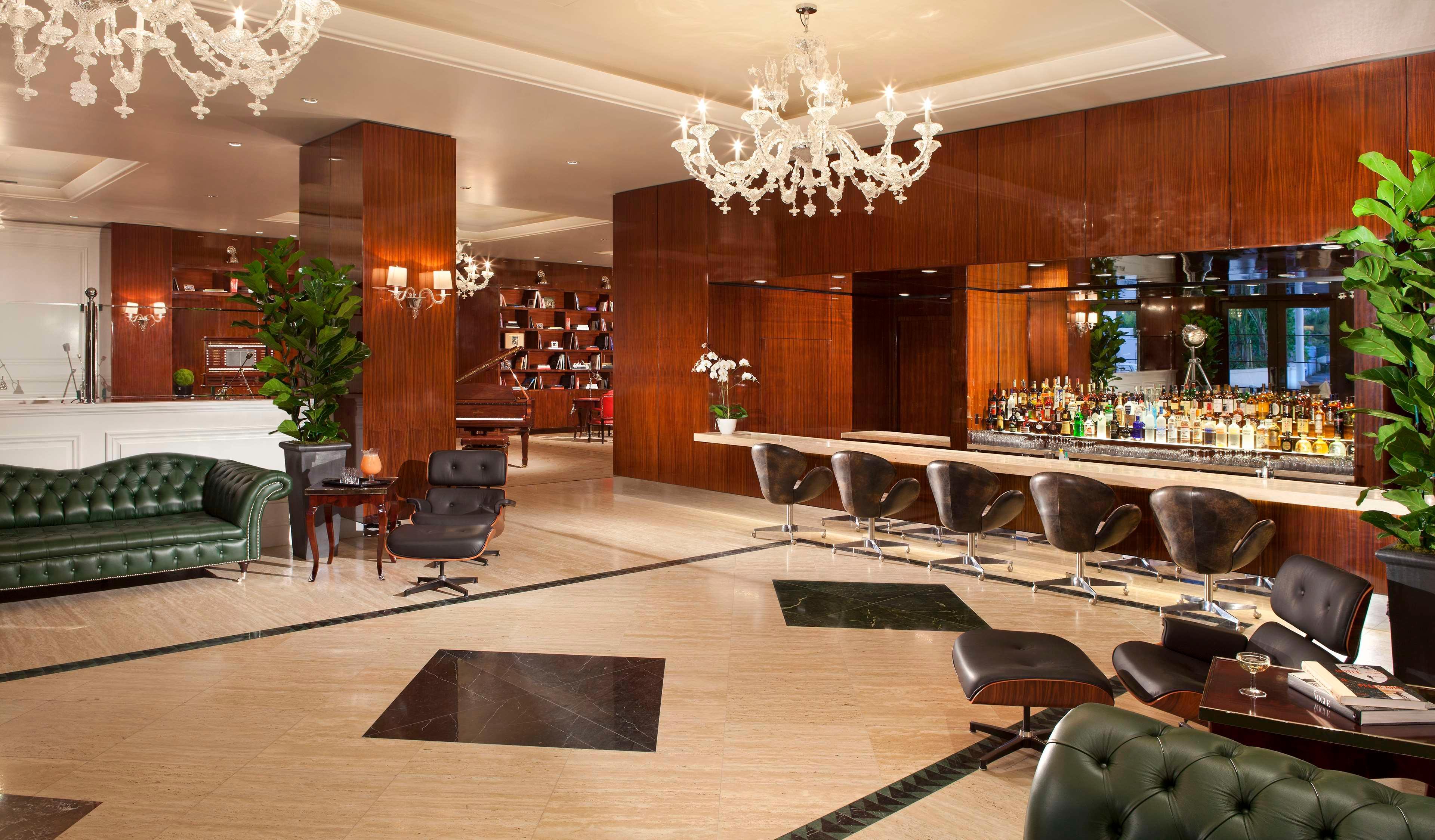 Bar/Salón Cameo Beverly Hills