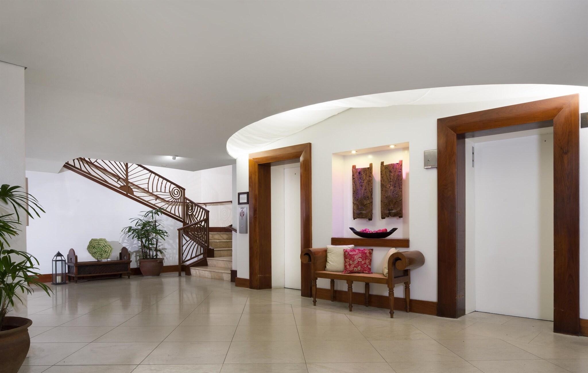 Vista Lobby Lotus Honolulu at Diamond Head