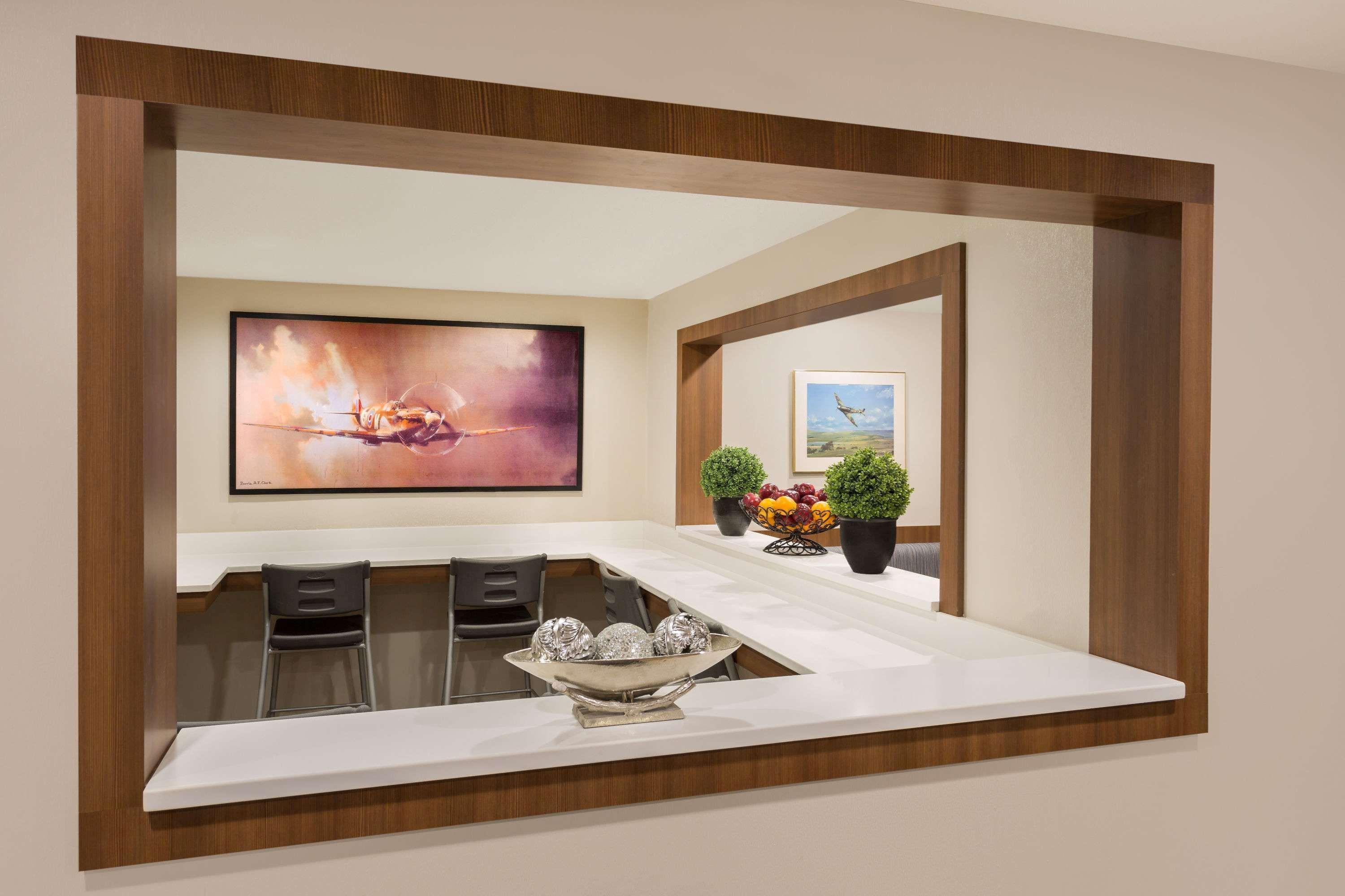 Vista Lobby Microtel Inn & Suites by Wyndham Richmond Airport