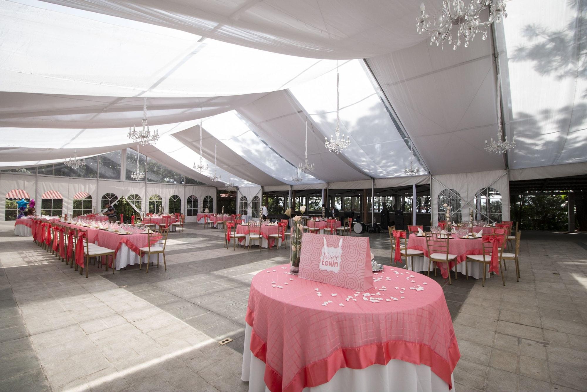 Salón de Baile Cabaña Suiza