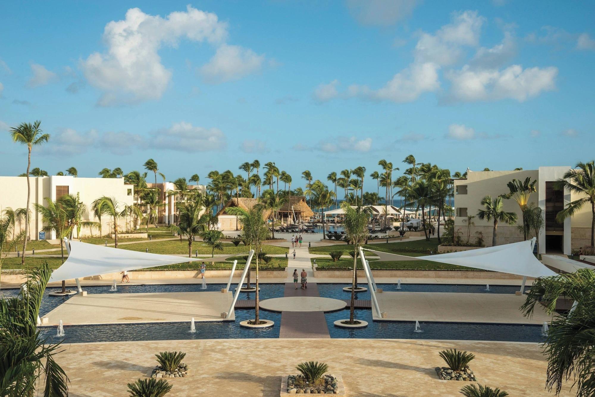 Vista Exterior Royalton Punta Cana, An Autograph Collection All-Inclusive Resort & Casino