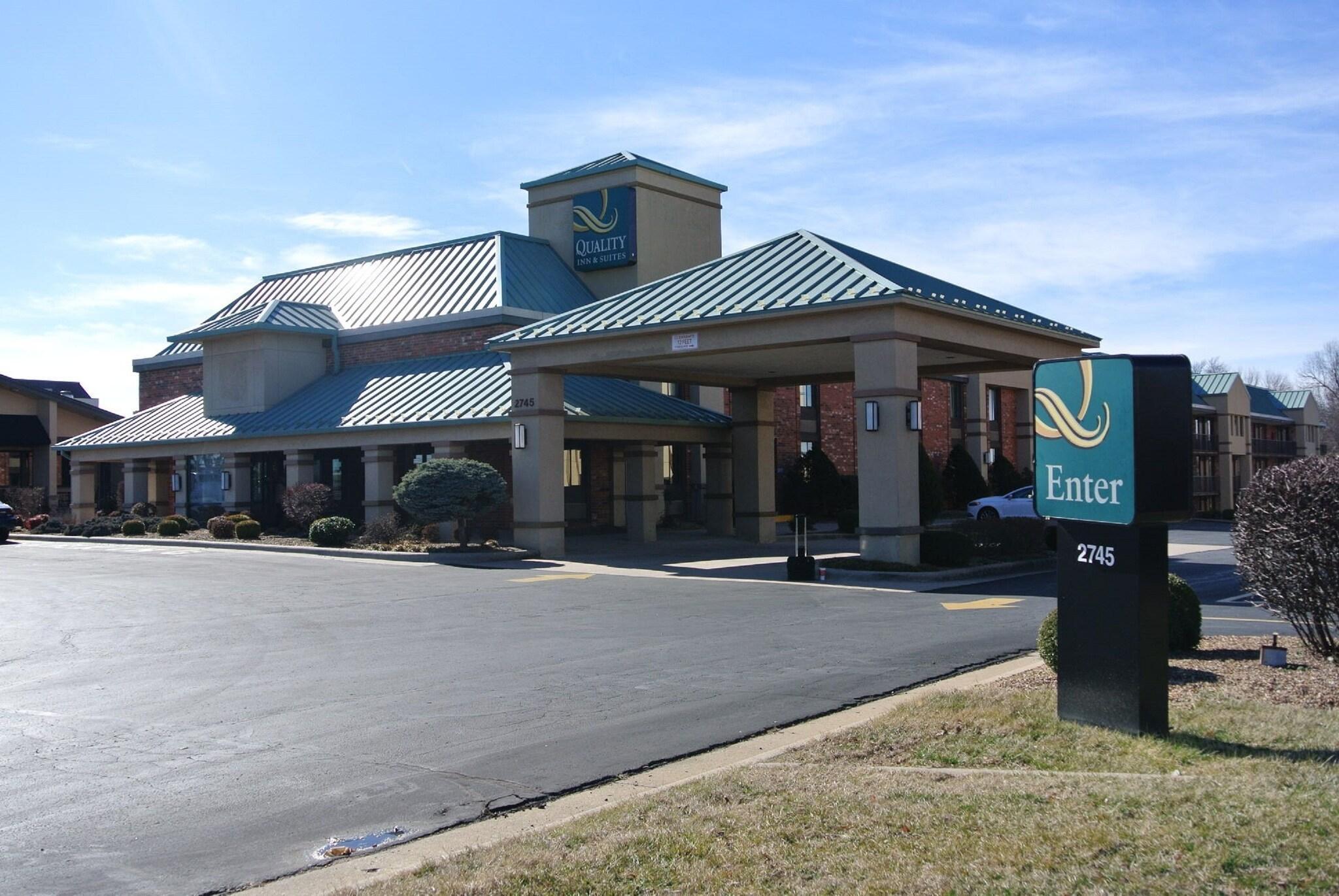 Vista Exterior Quality Inn and Suites