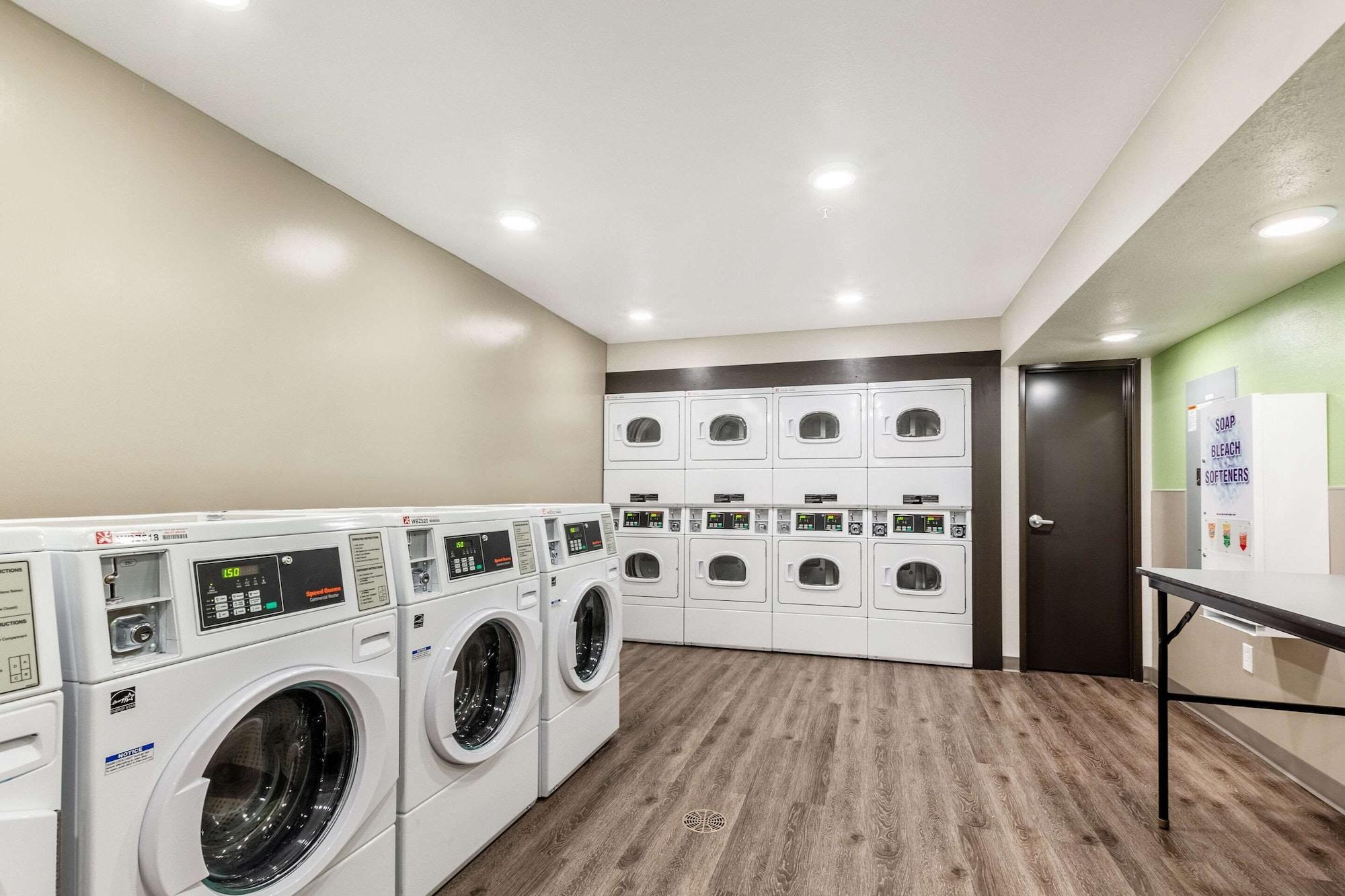 Comodidades del Alojamiento WoodSpring Suites Indianapolis Airport South