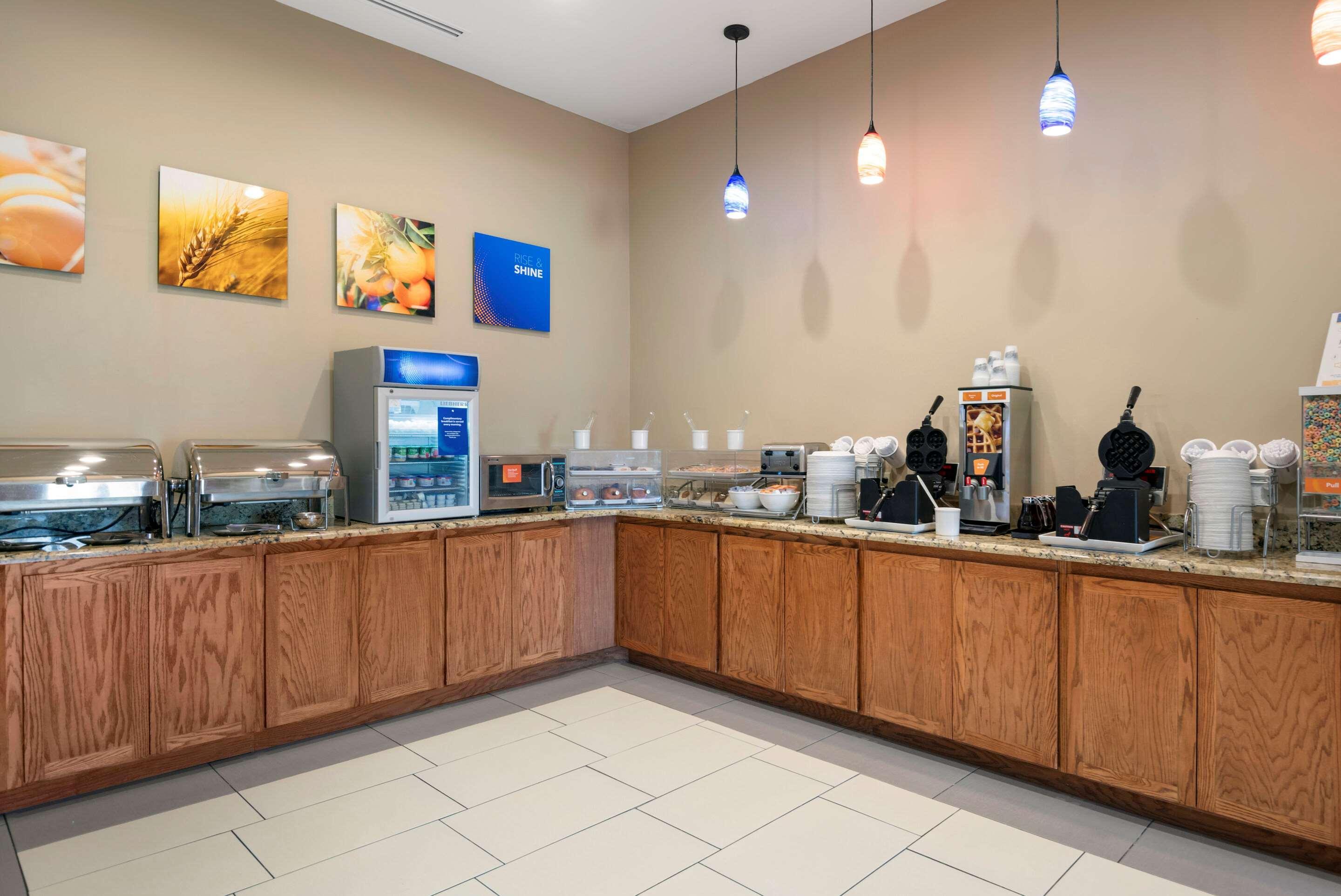 Restaurant Comfort Suites University