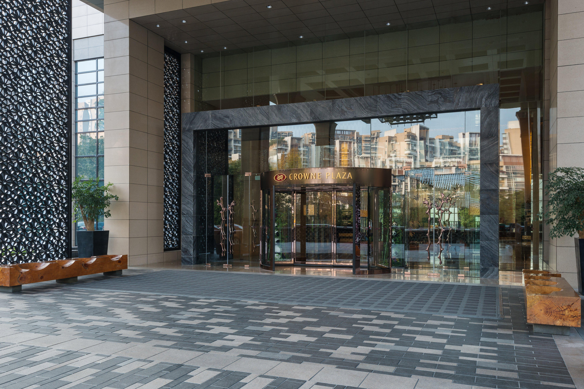 Vista Exterior Crowne Plaza Chengdu Panda Garden by IHG - Near Panda Base