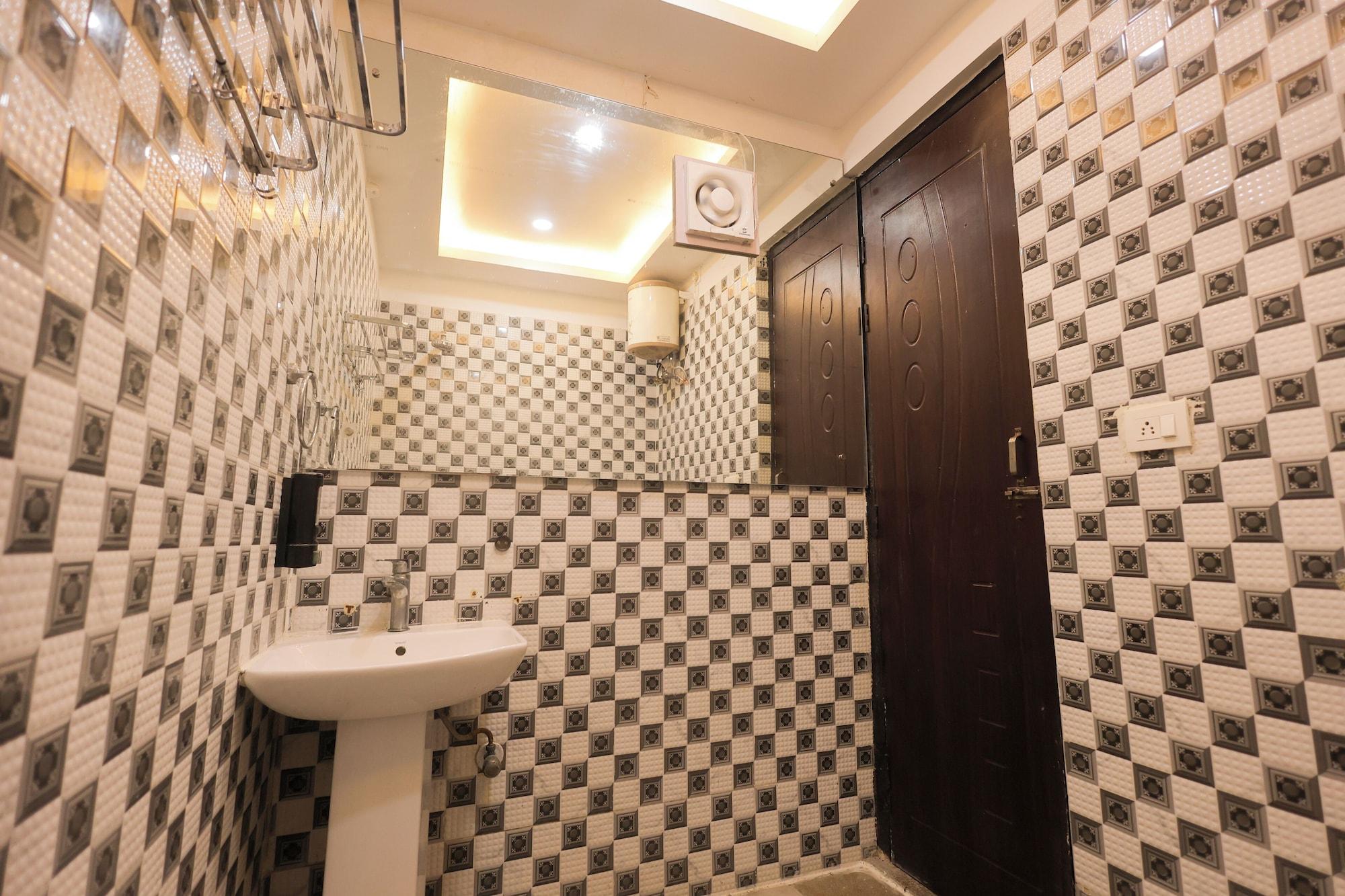 Equipamiento de Habitación Hotel Mango Tree, Vrindavan