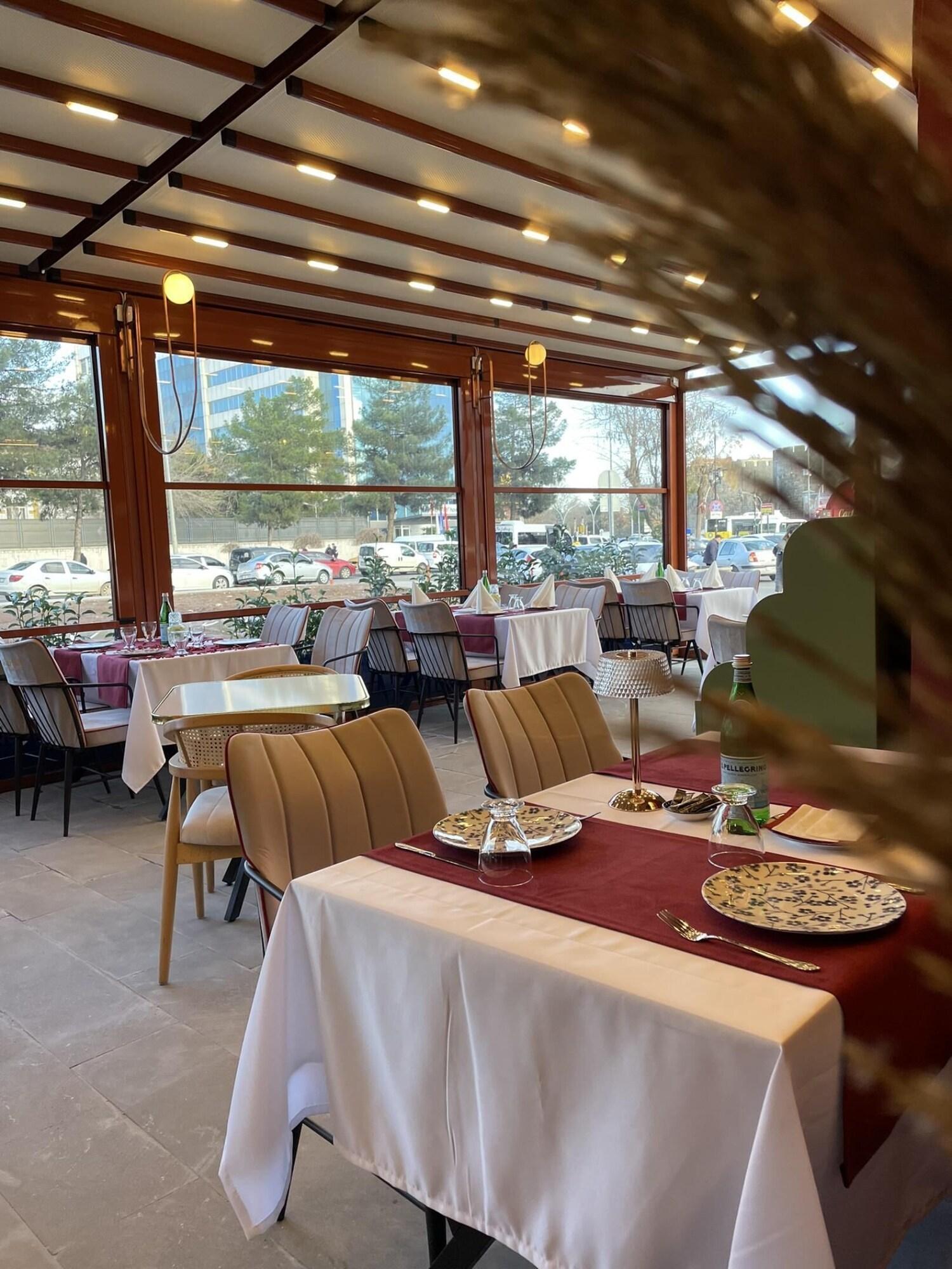 Restaurant Cartier Luxury Otel