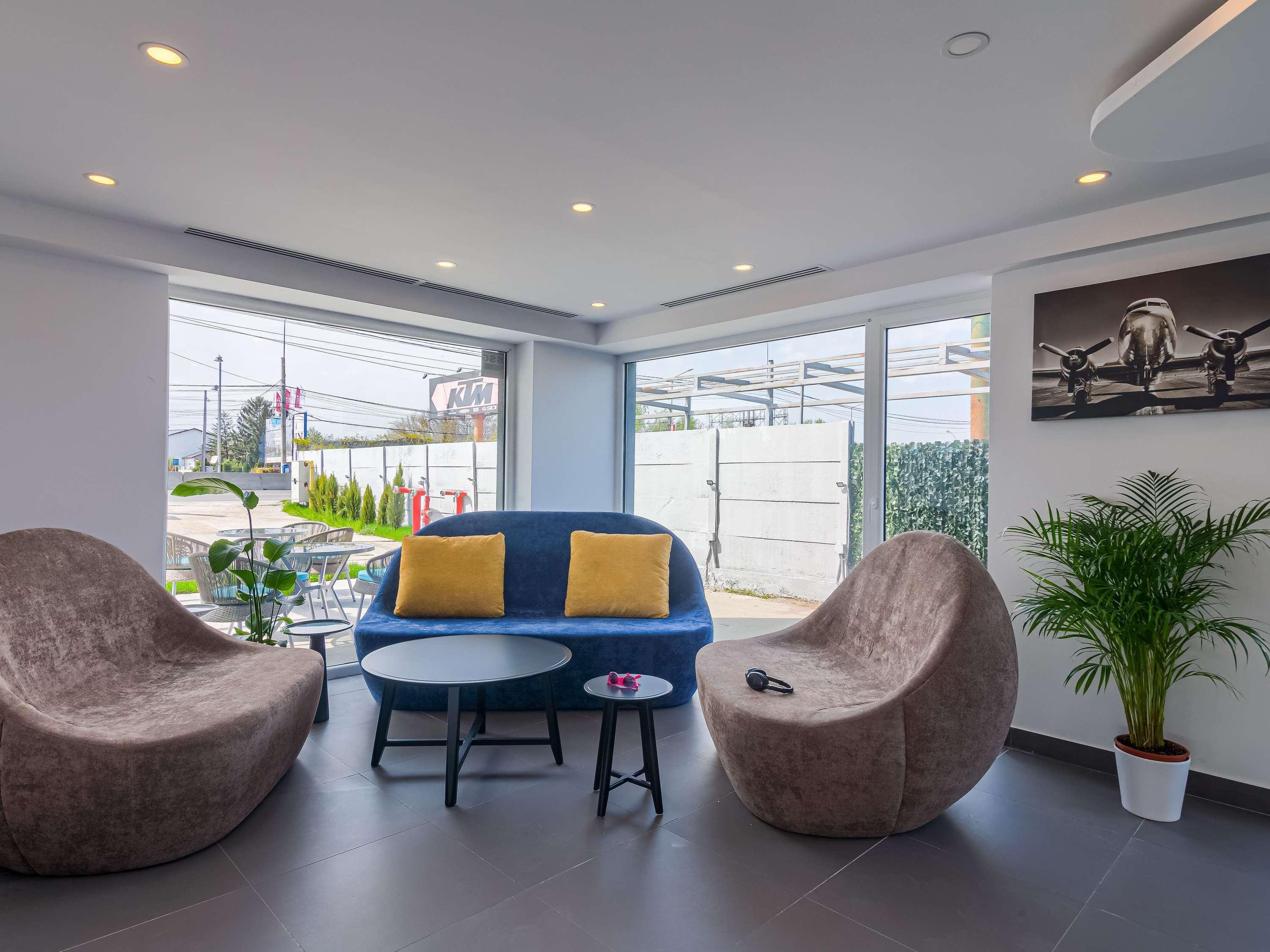 Vista Exterior ibis Styles Bucharest Airport