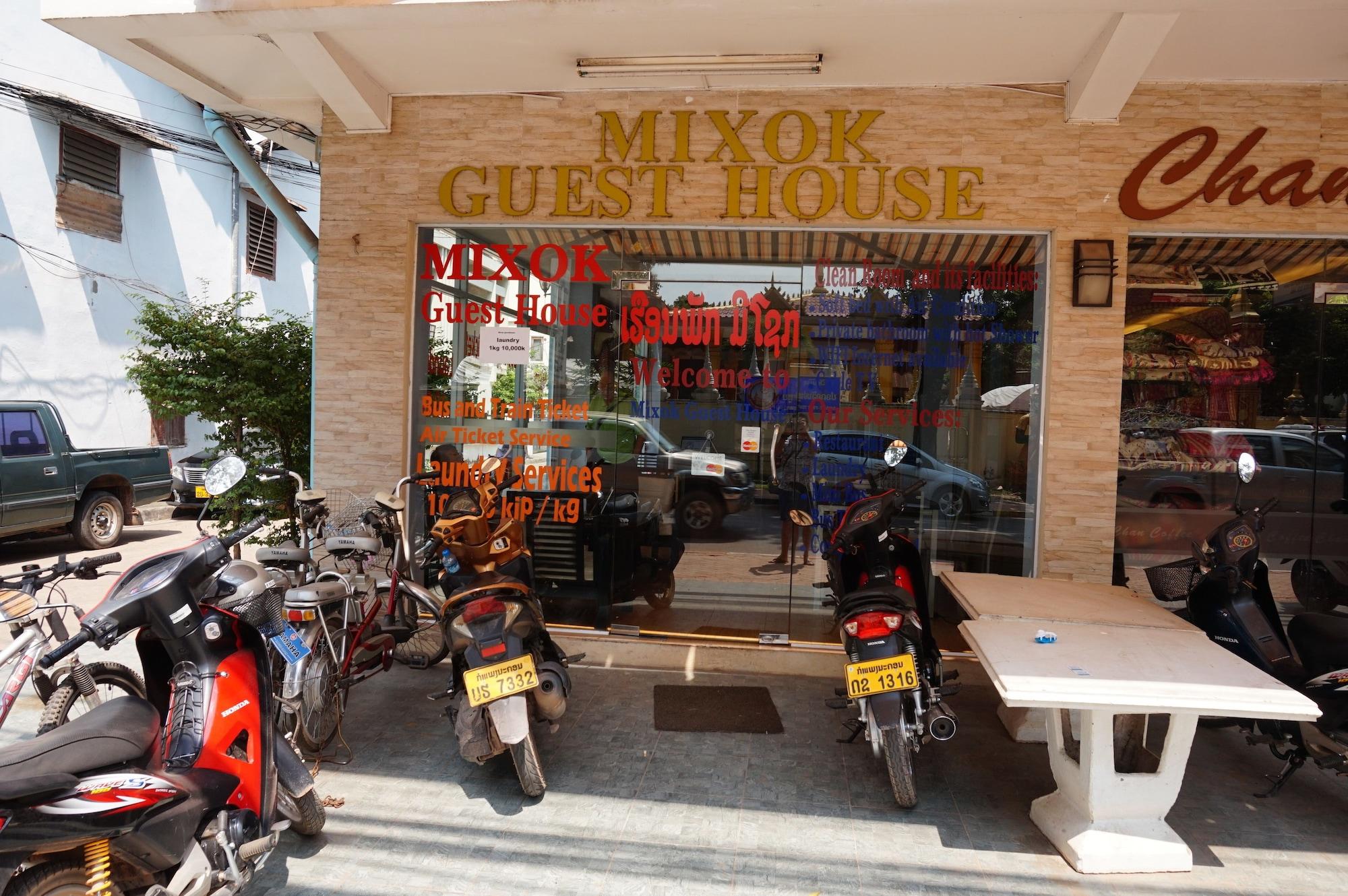 Varios Mixok Guesthouse