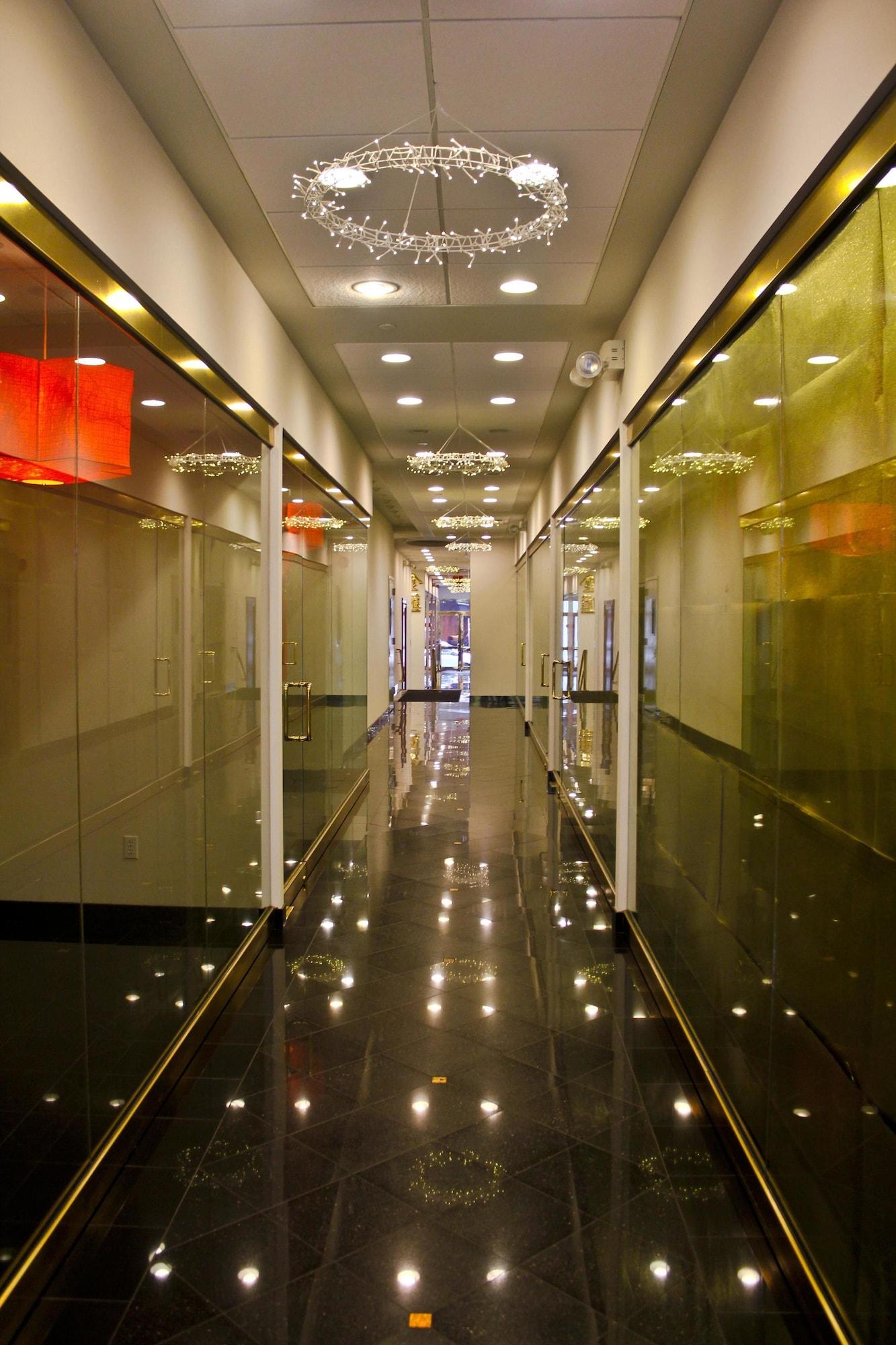 Varios The Hotel 91