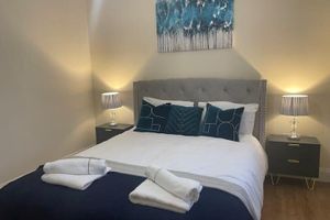 Alquiler Vacacional - Luxurious 1 bedroom flat with free parking