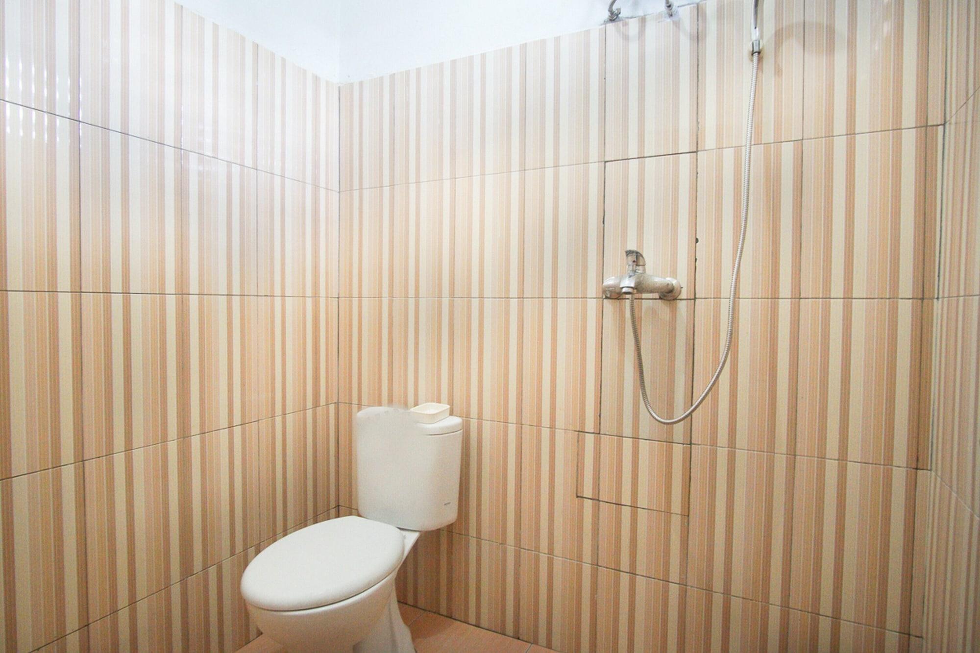 Equipamiento de Habitación RedDoorz near Mall Abepura