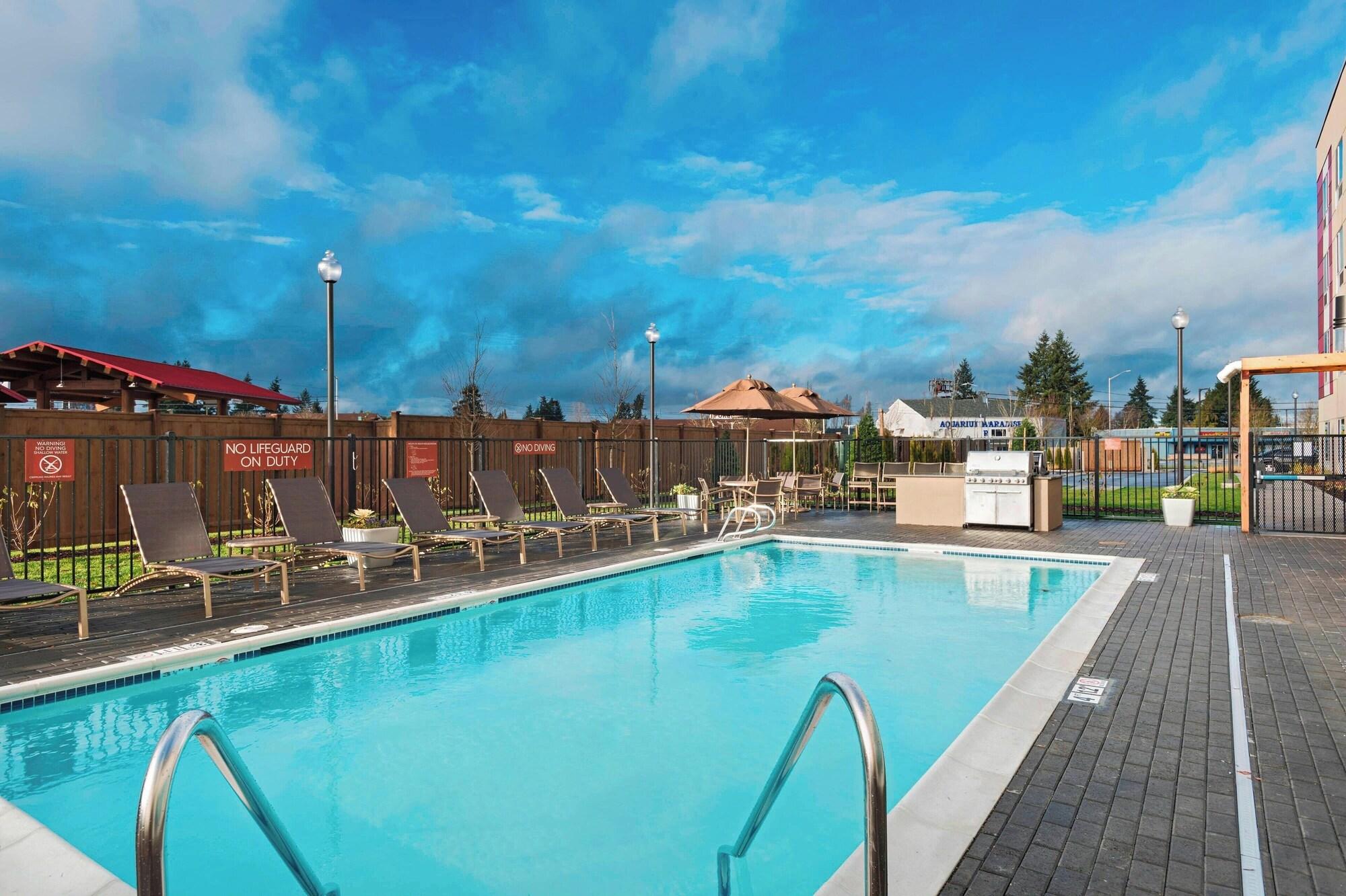 Vista Piscina TownePlace Suites by Marriott Tacoma Lakewood