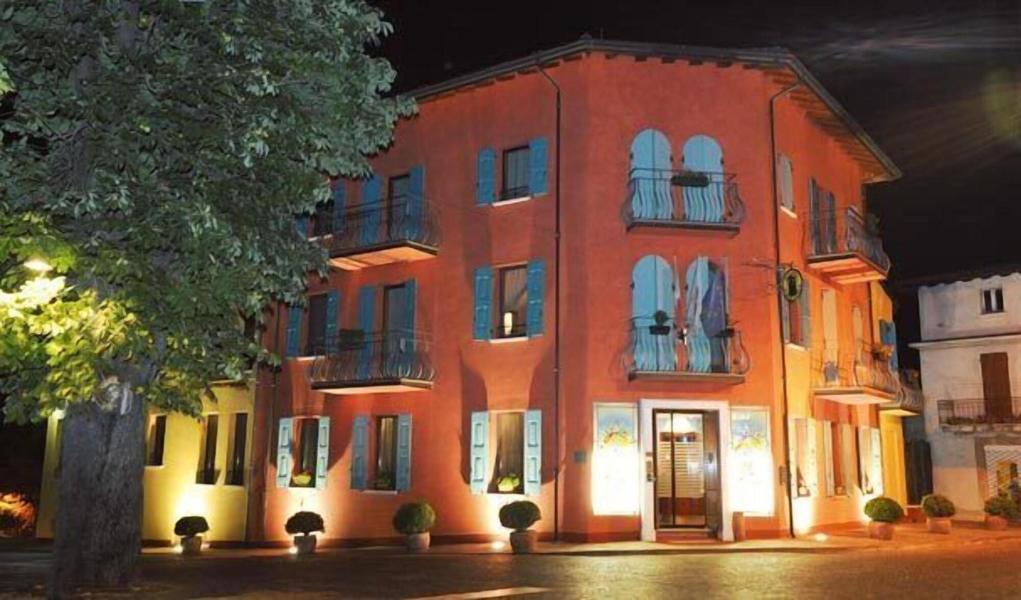 Varios Albergo La Spia d'Italia