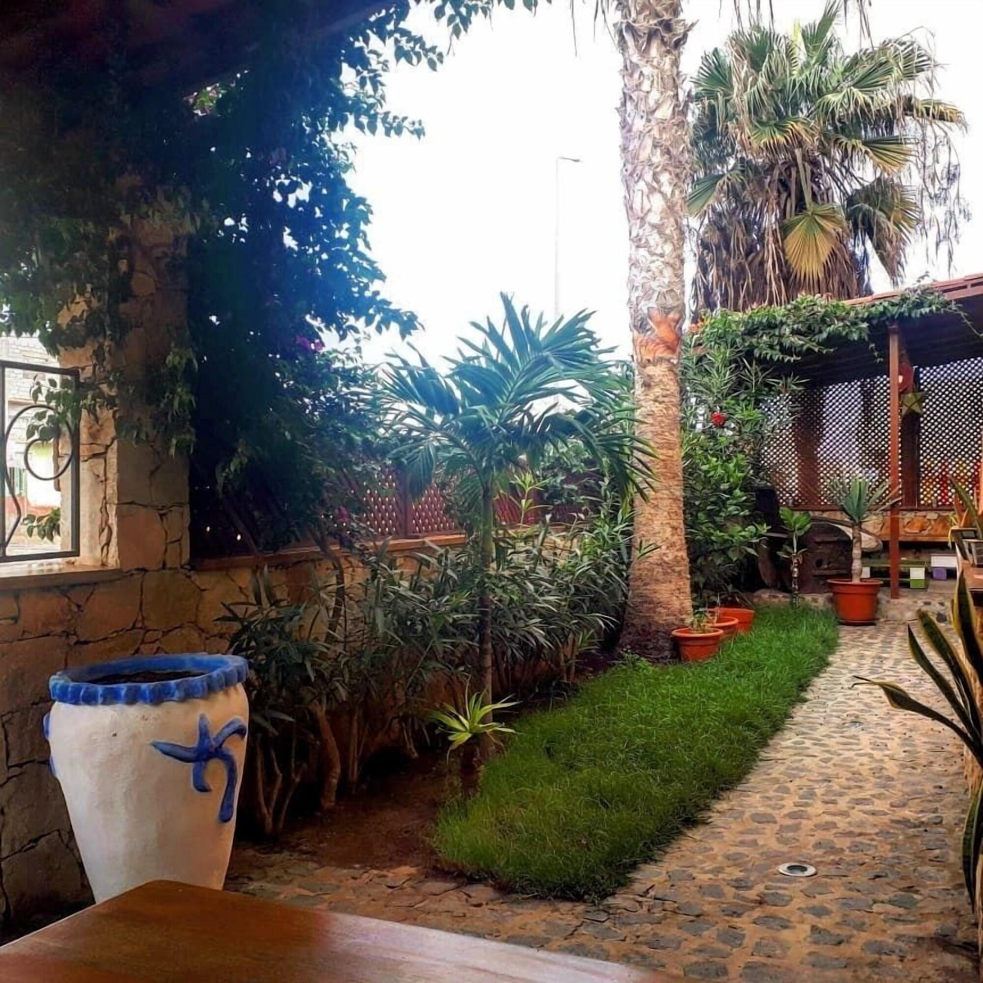 Vista Exterior Sakaroule Bed & Breakfast