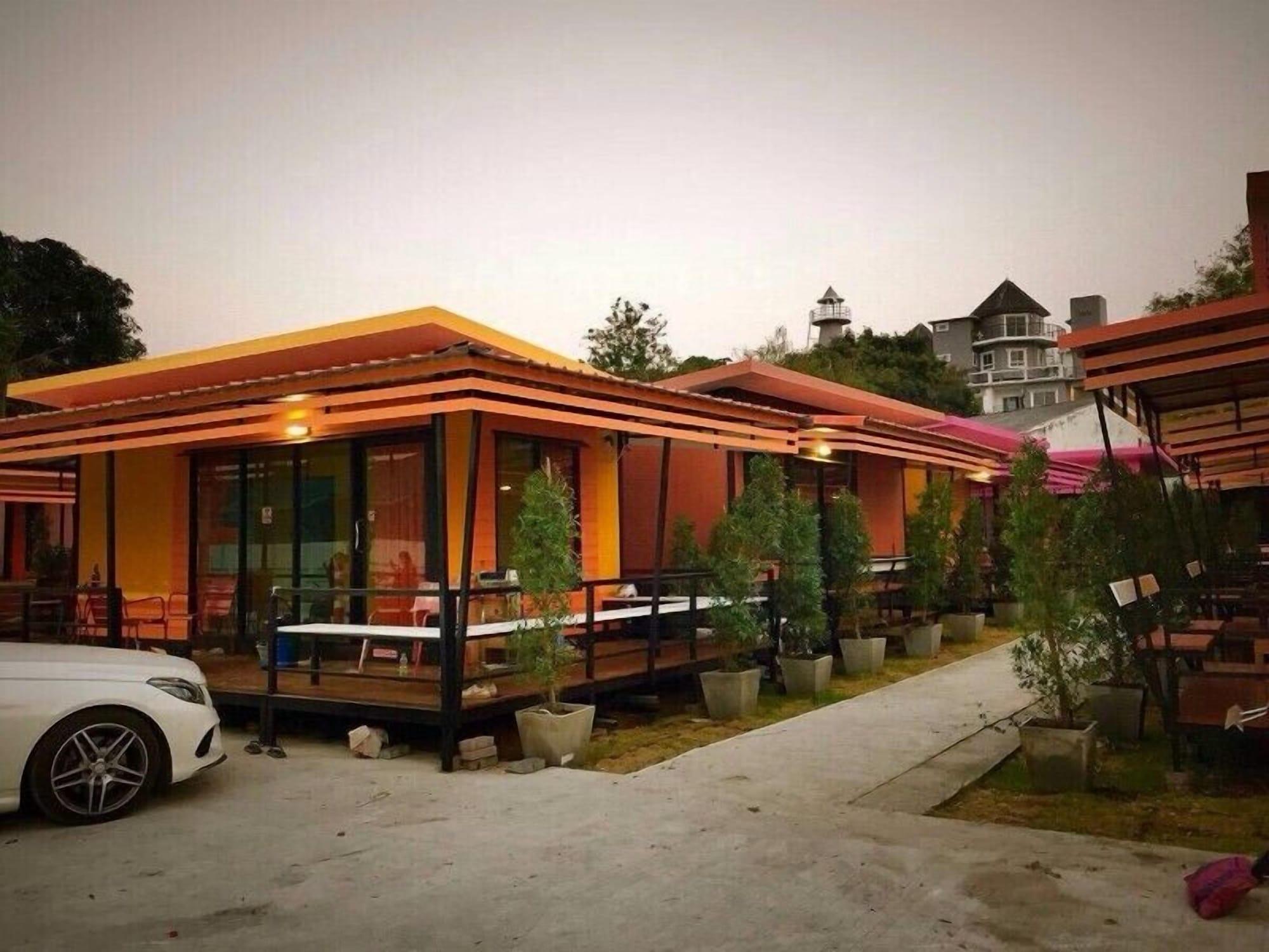 Varios BB House Beach Resort