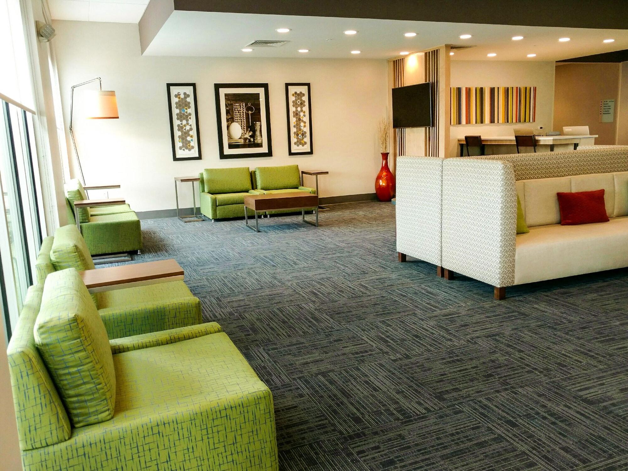 Vista Lobby Holiday Inn Express & Suites Charlotte NE - University Area by IHG