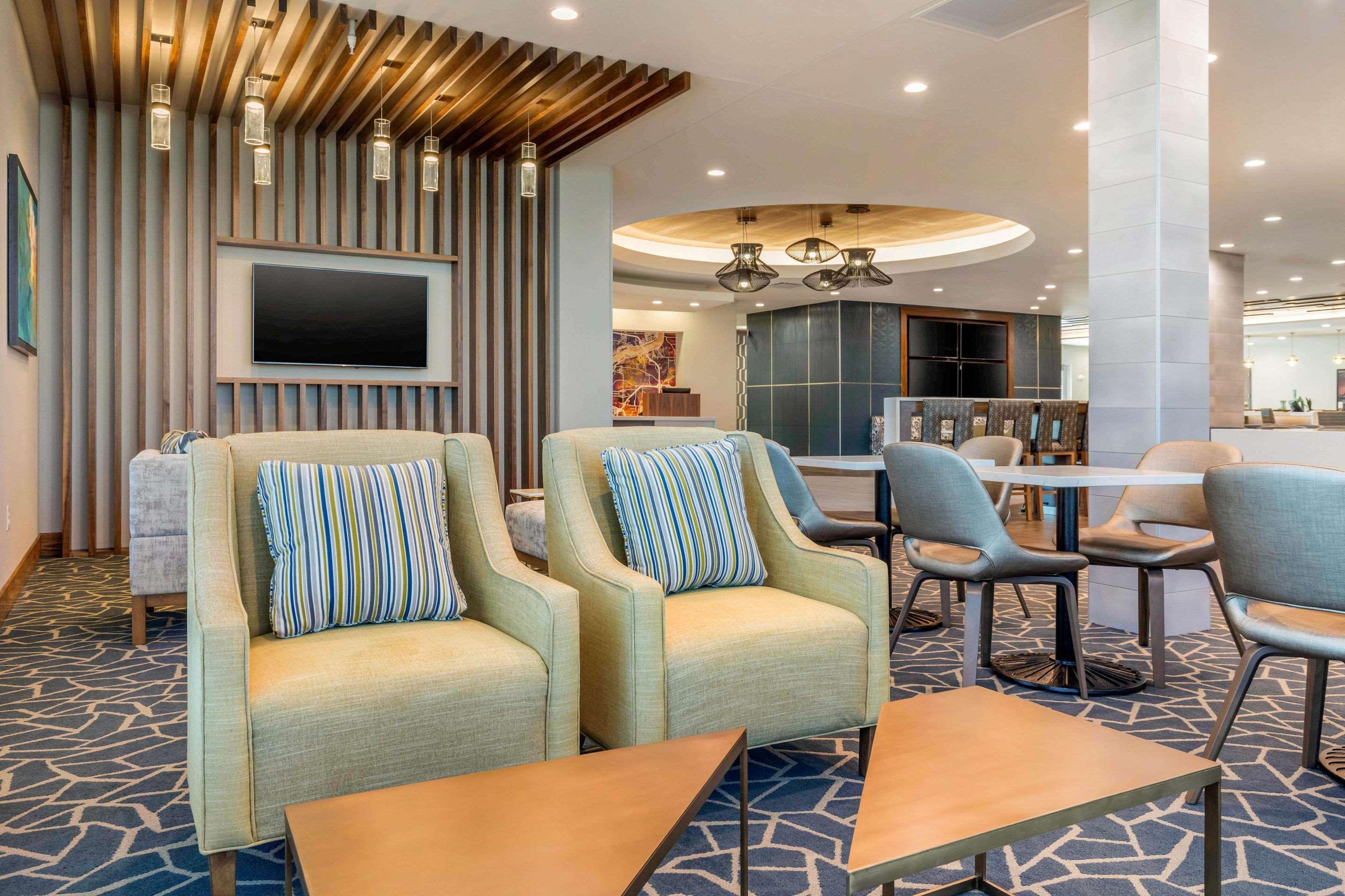 Vista Lobby Cambria Hotel Davenport Quad Cities